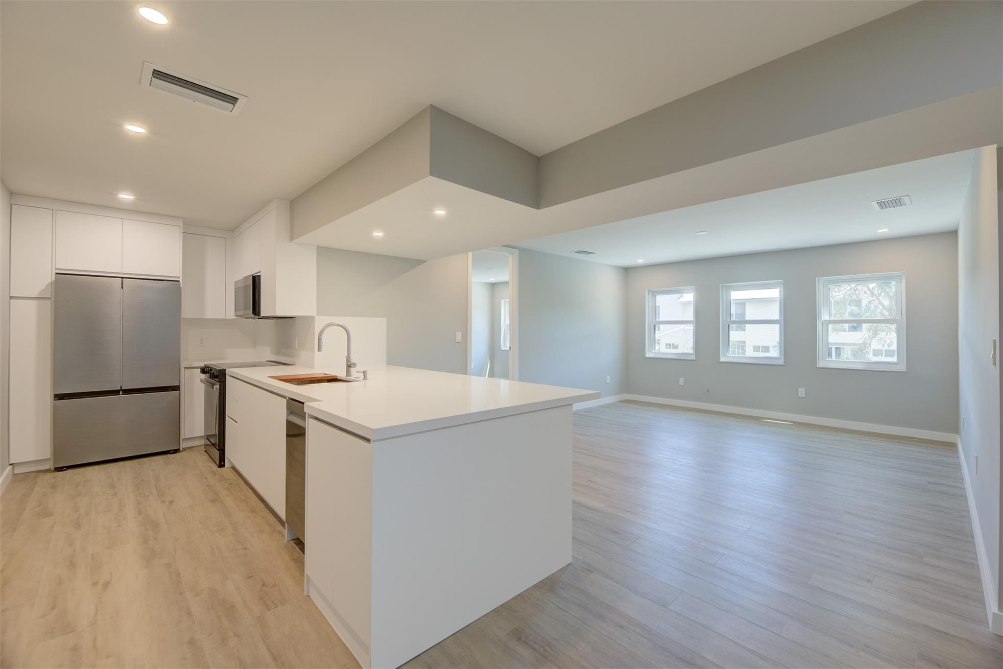615 NE 12th Ave 307