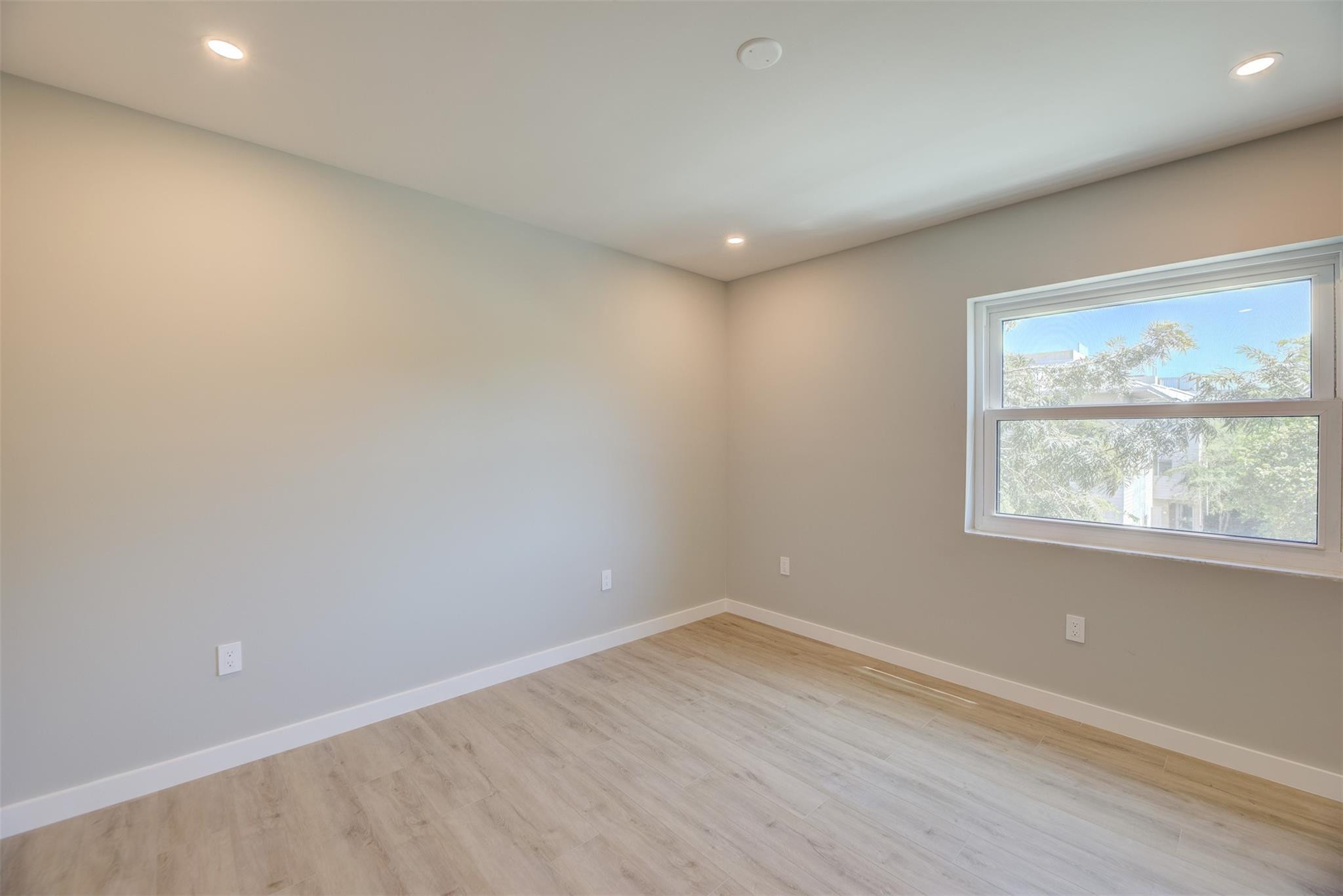 615 NE 12th Ave 307