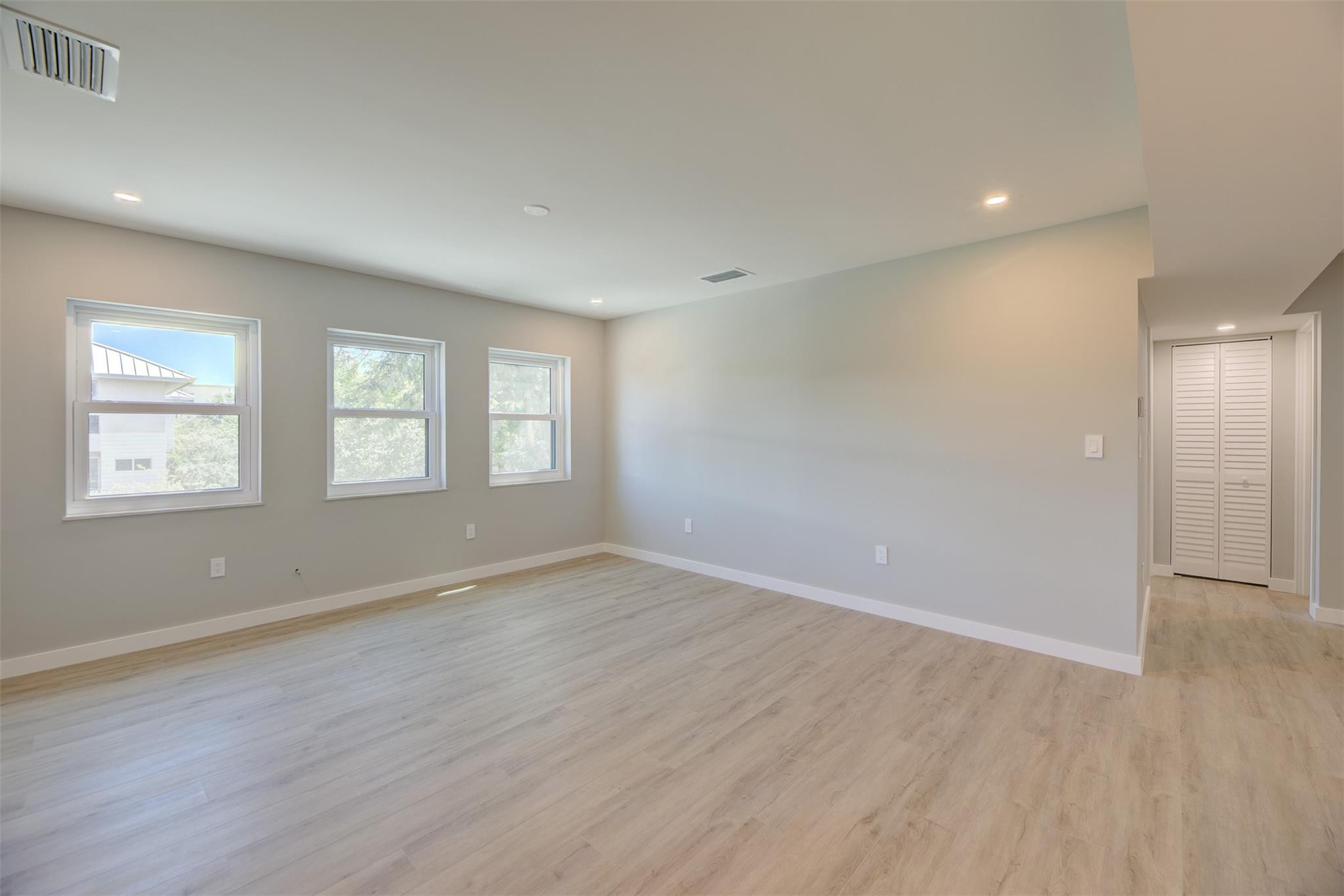 615 NE 12th Ave 307