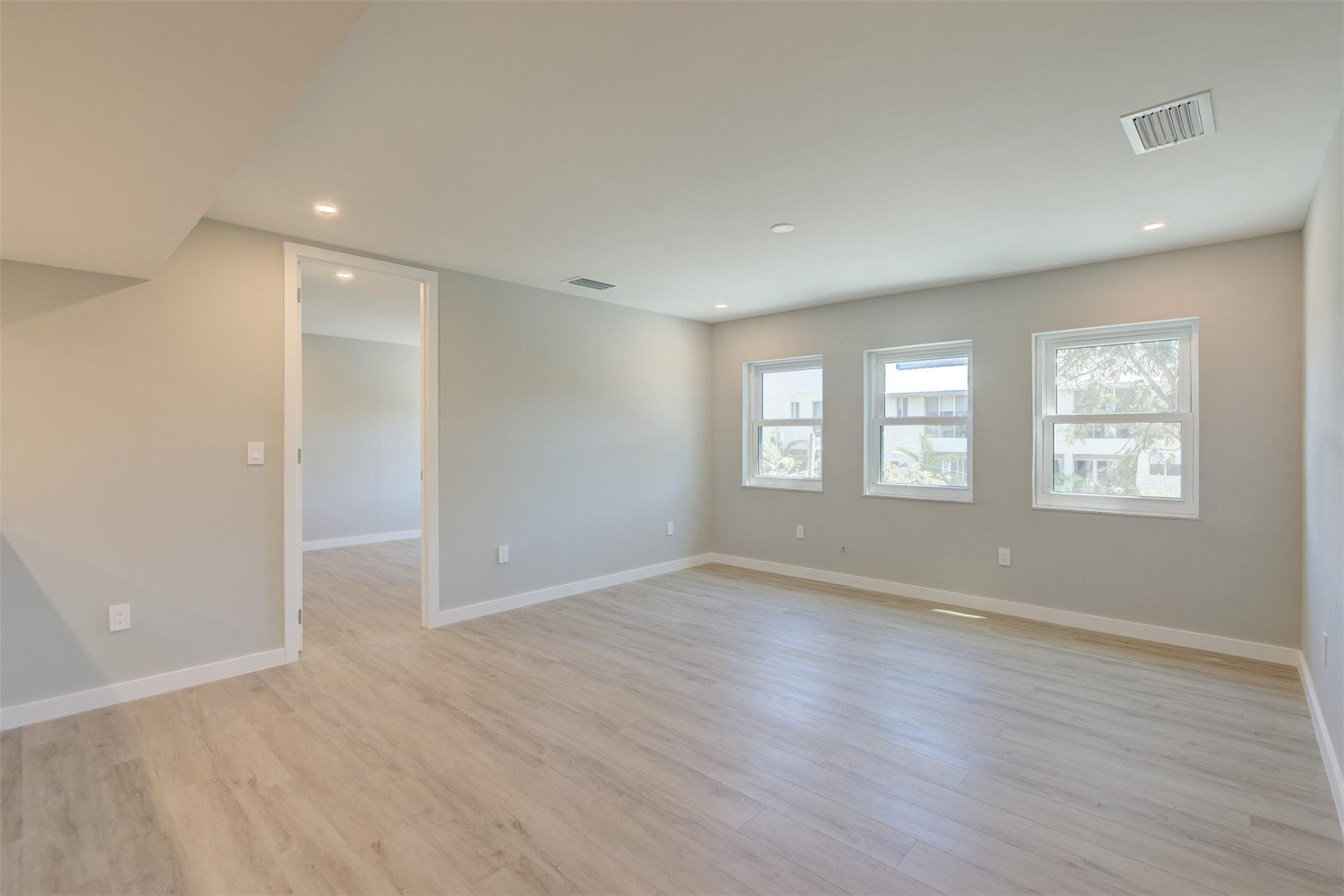 615 NE 12th Ave 307