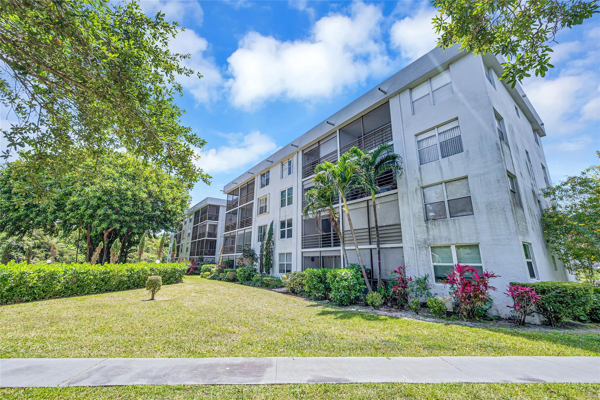 104 Royal Park Dr 2B