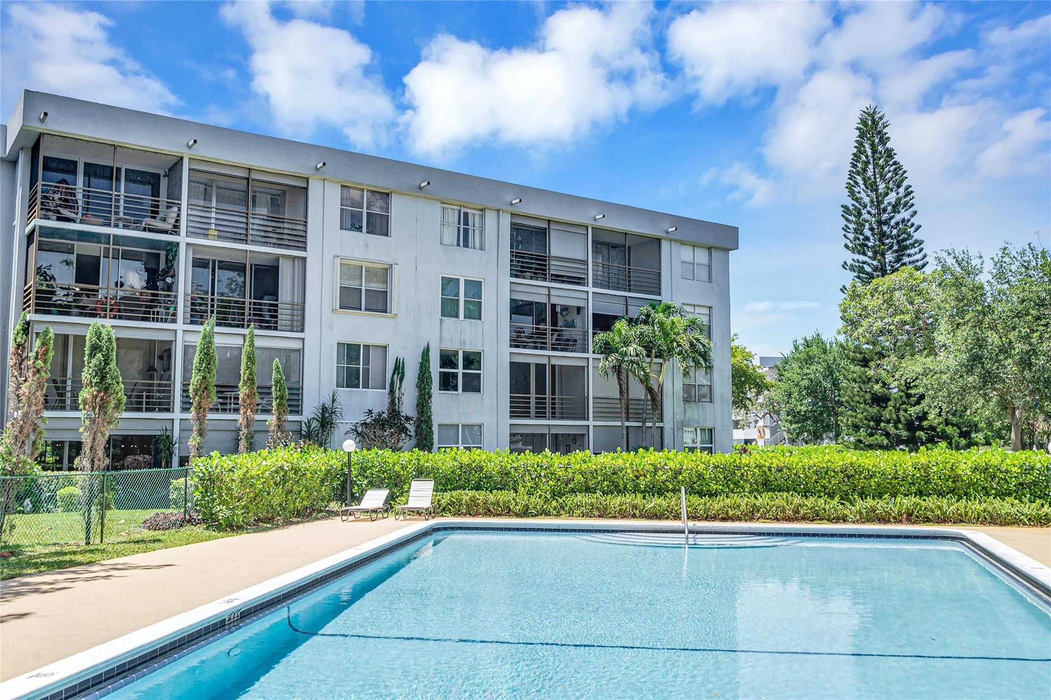 104 Royal Park Dr 2B