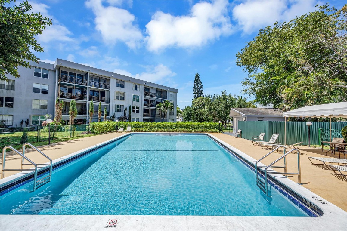 104 Royal Park Dr 2B