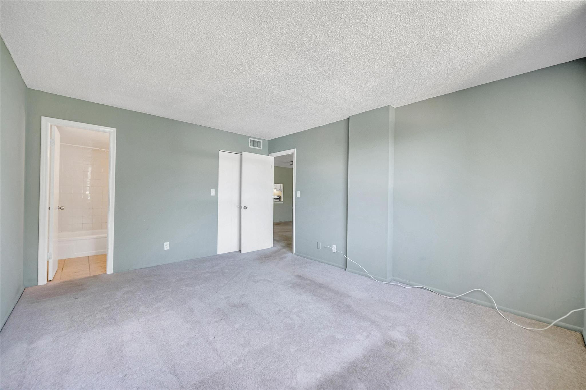 104 Royal Park Dr 2B