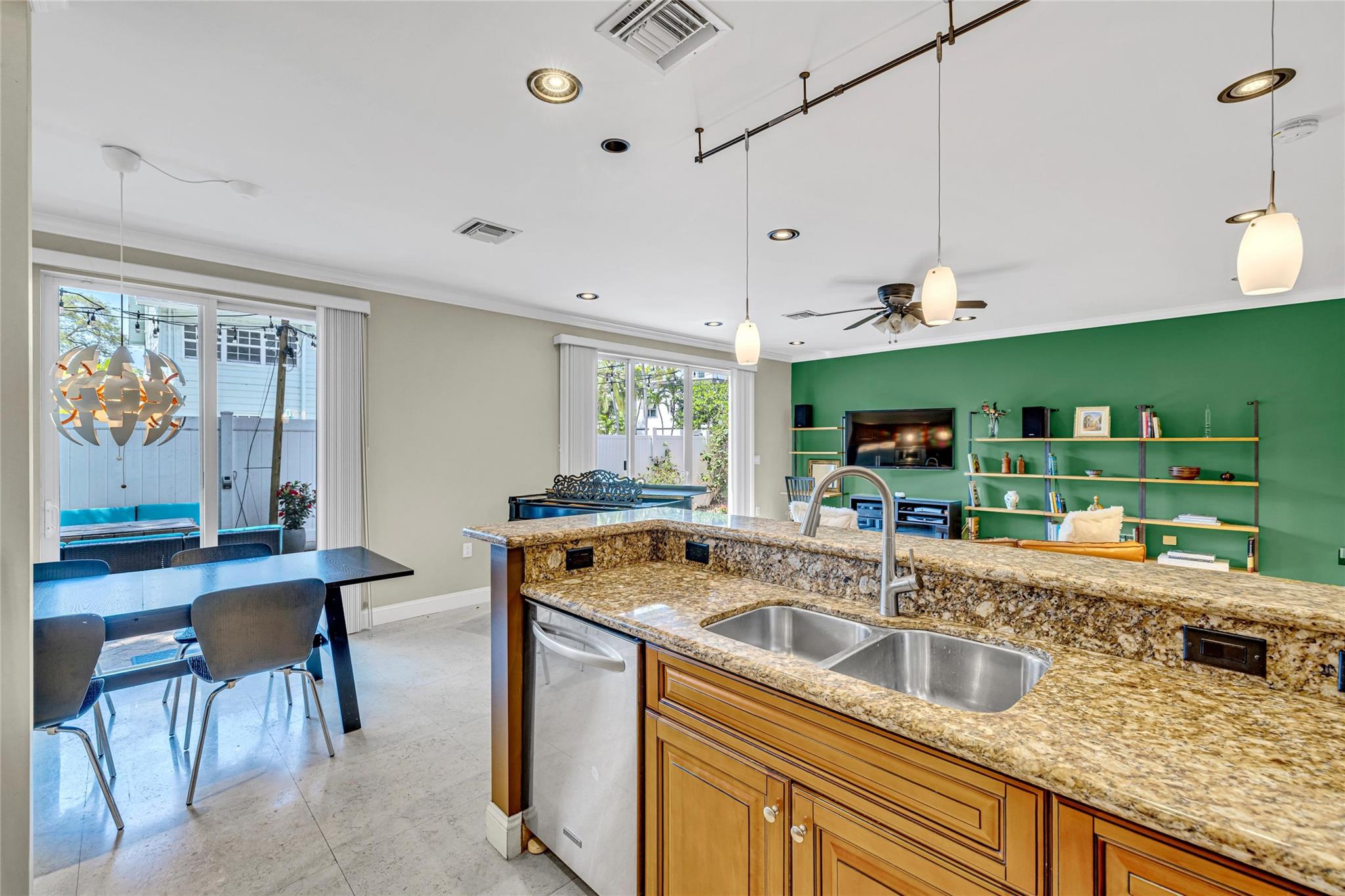 488 SW 5th Ave 488