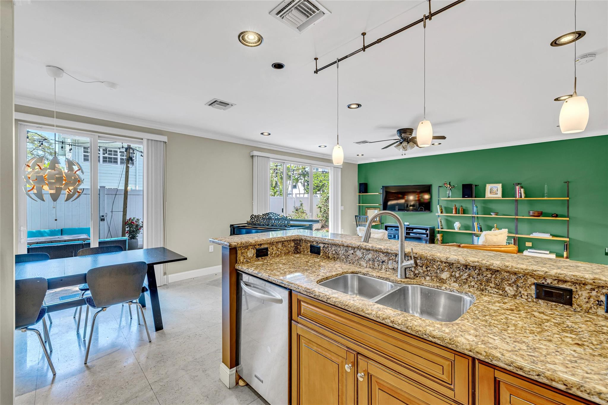 488 SW 5th Ave 488