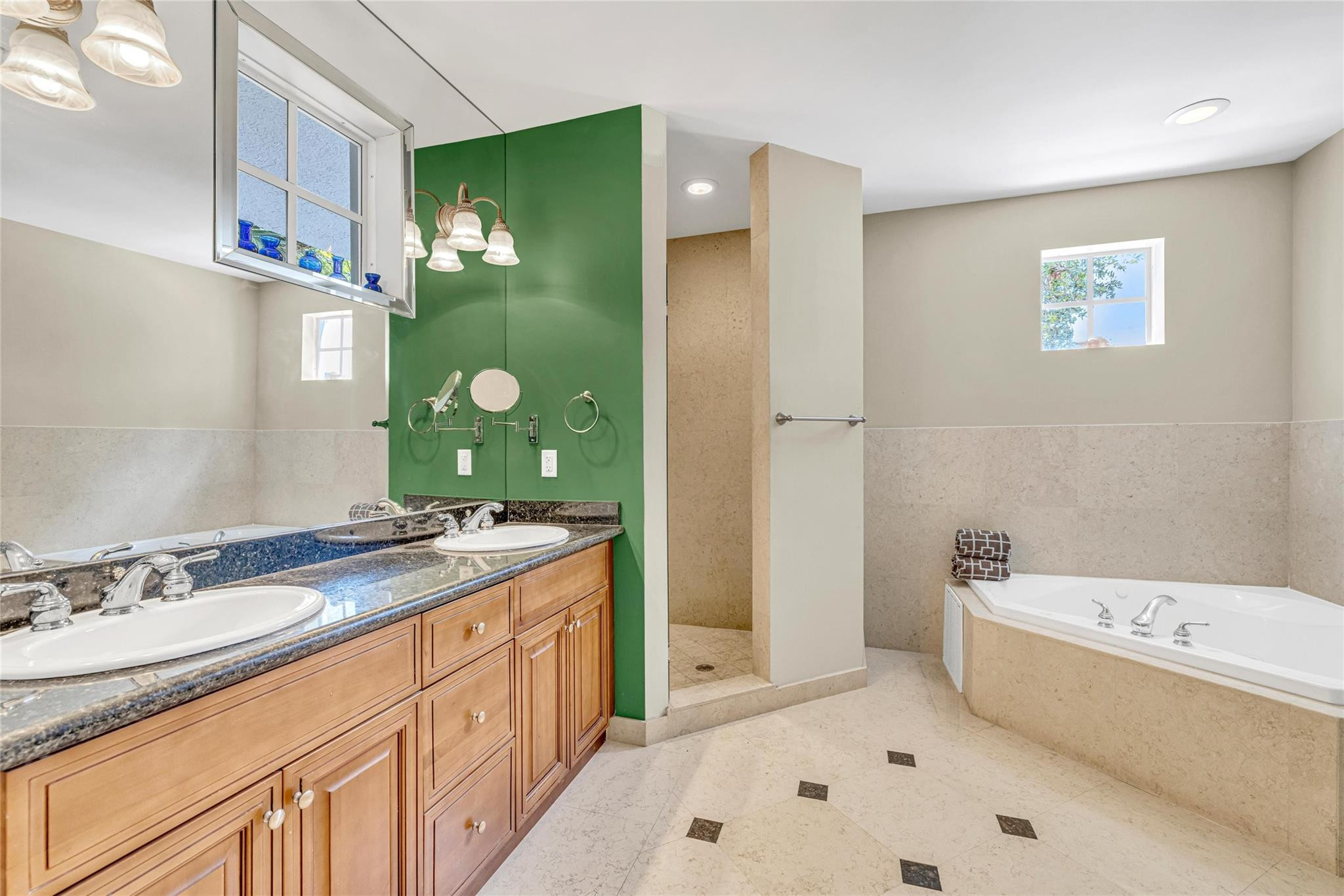 488 SW 5th Ave 488