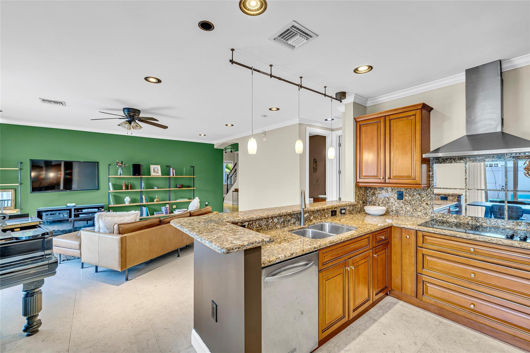 488 SW 5th Ave 488