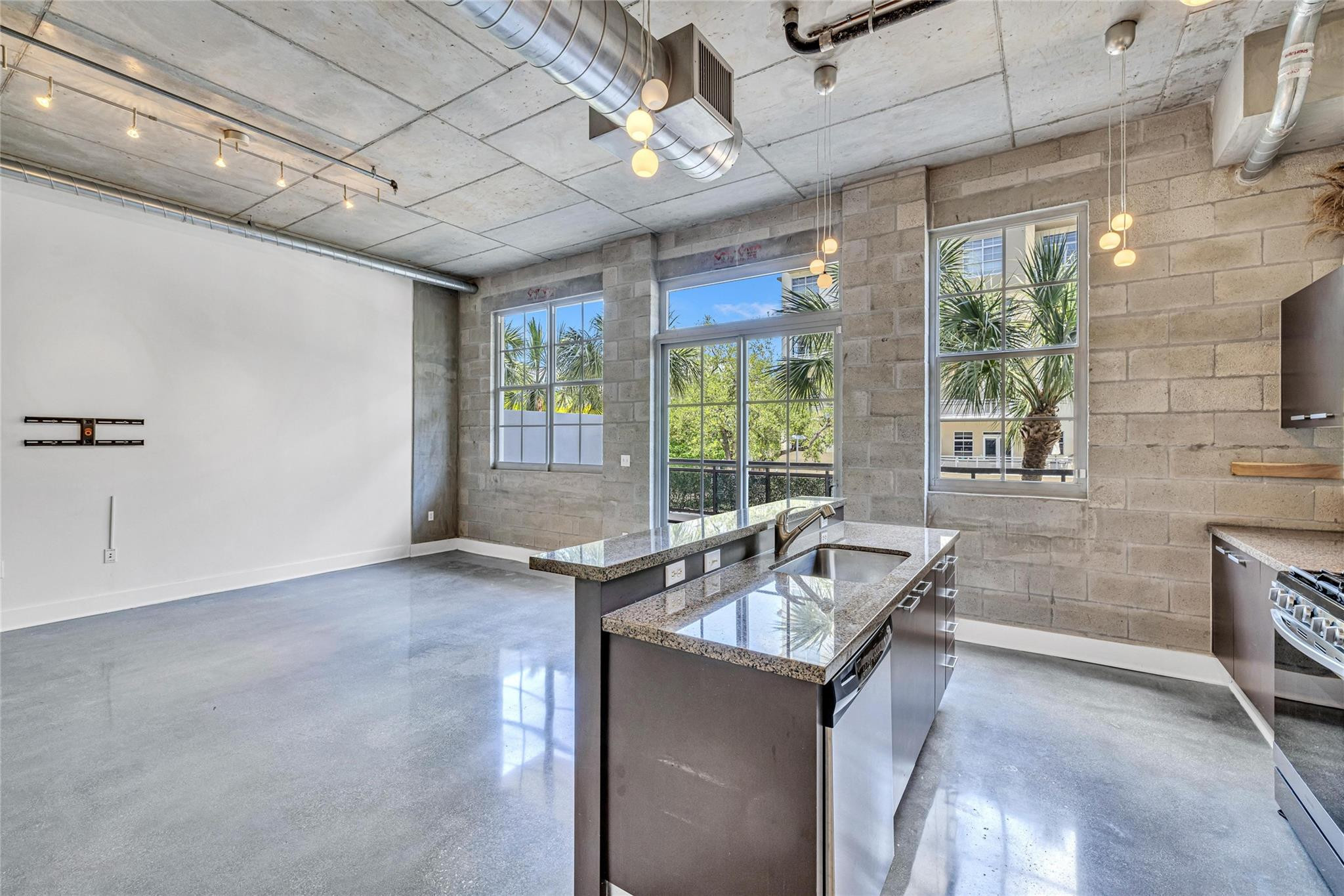 410 NW 1st Ave 203