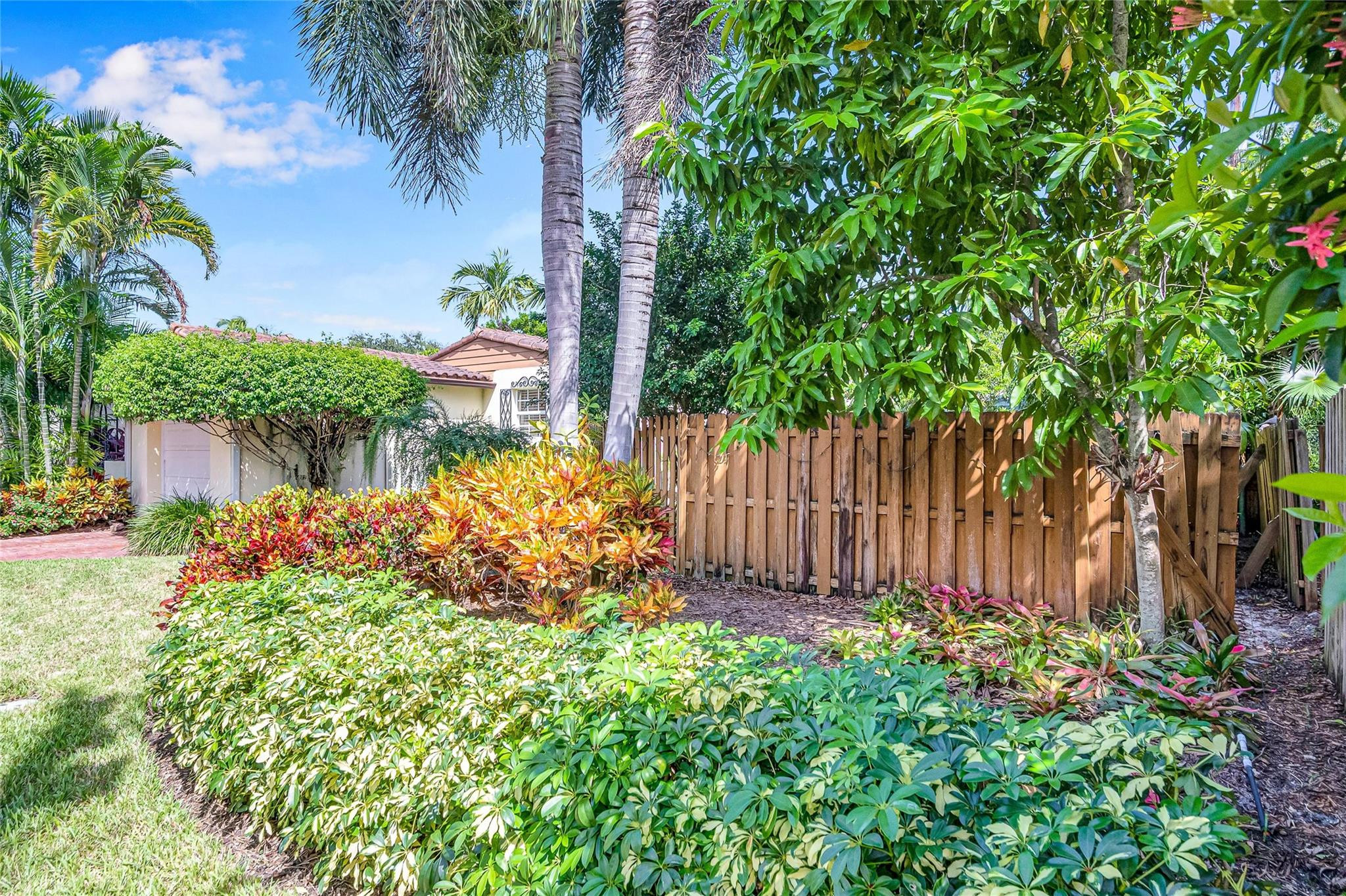 1600 NE 4th Ct