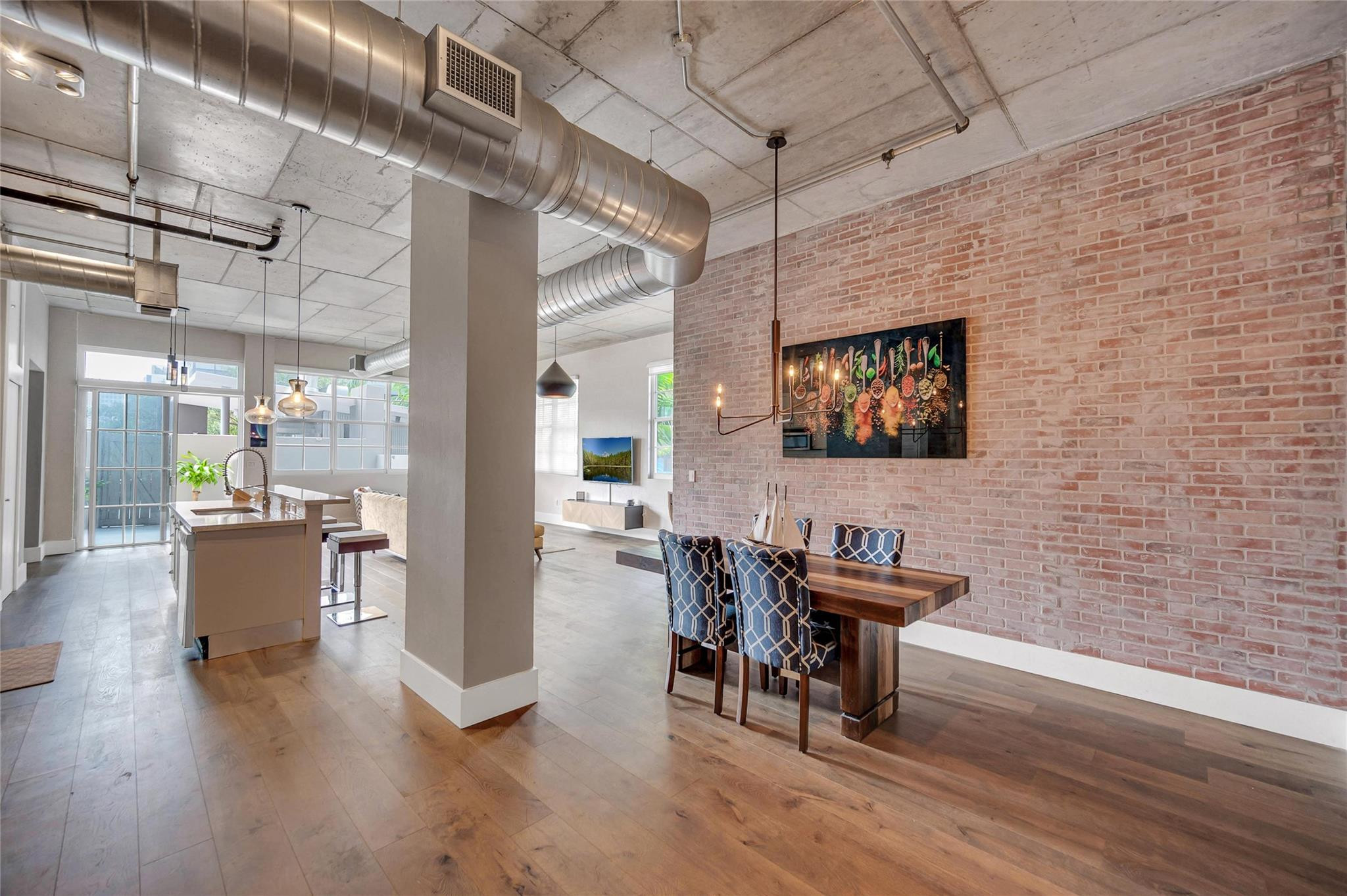 410 NW 1st Ave 202
