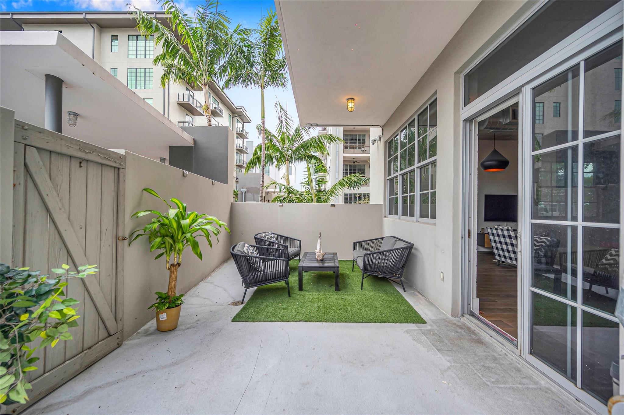 410 NW 1st Ave 202