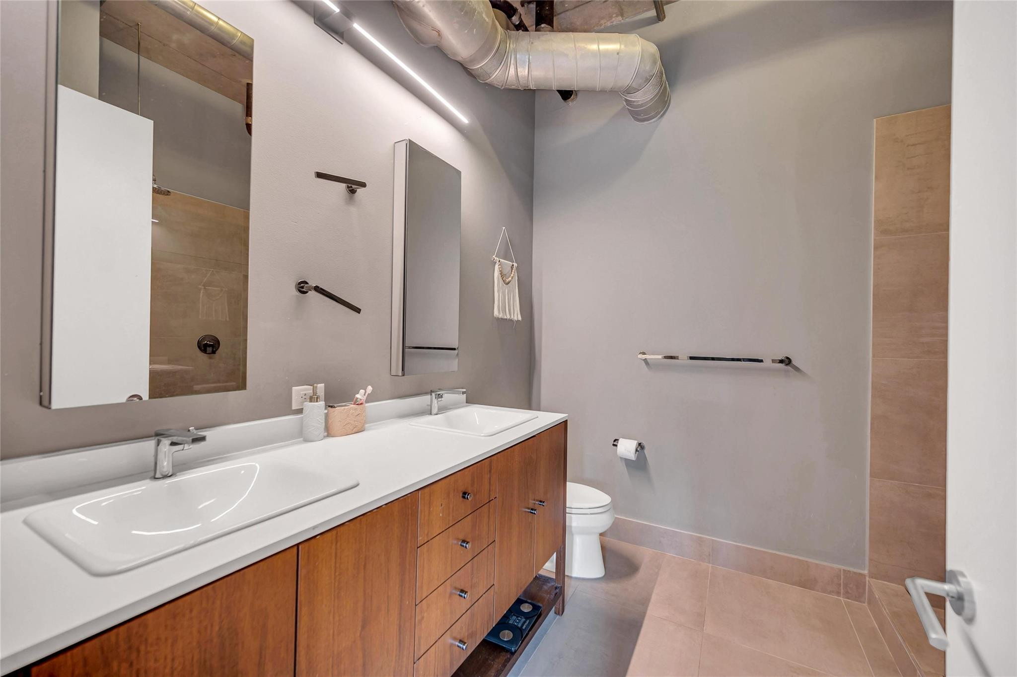 410 NW 1st Ave 202