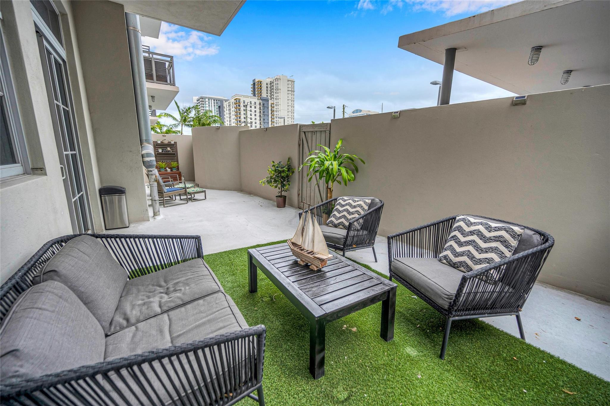 410 NW 1st Ave 202