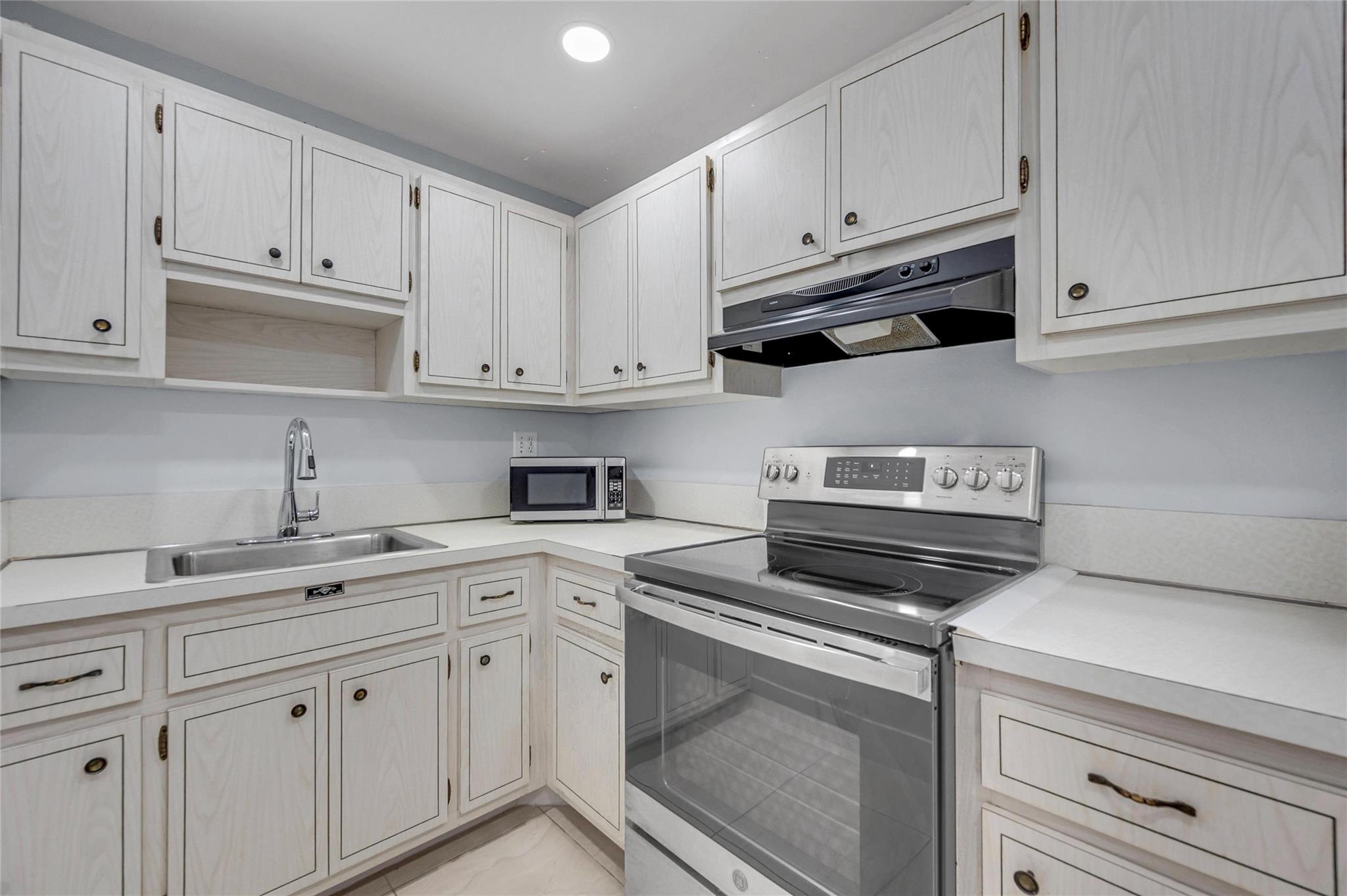 900 NE 18th Ave 503