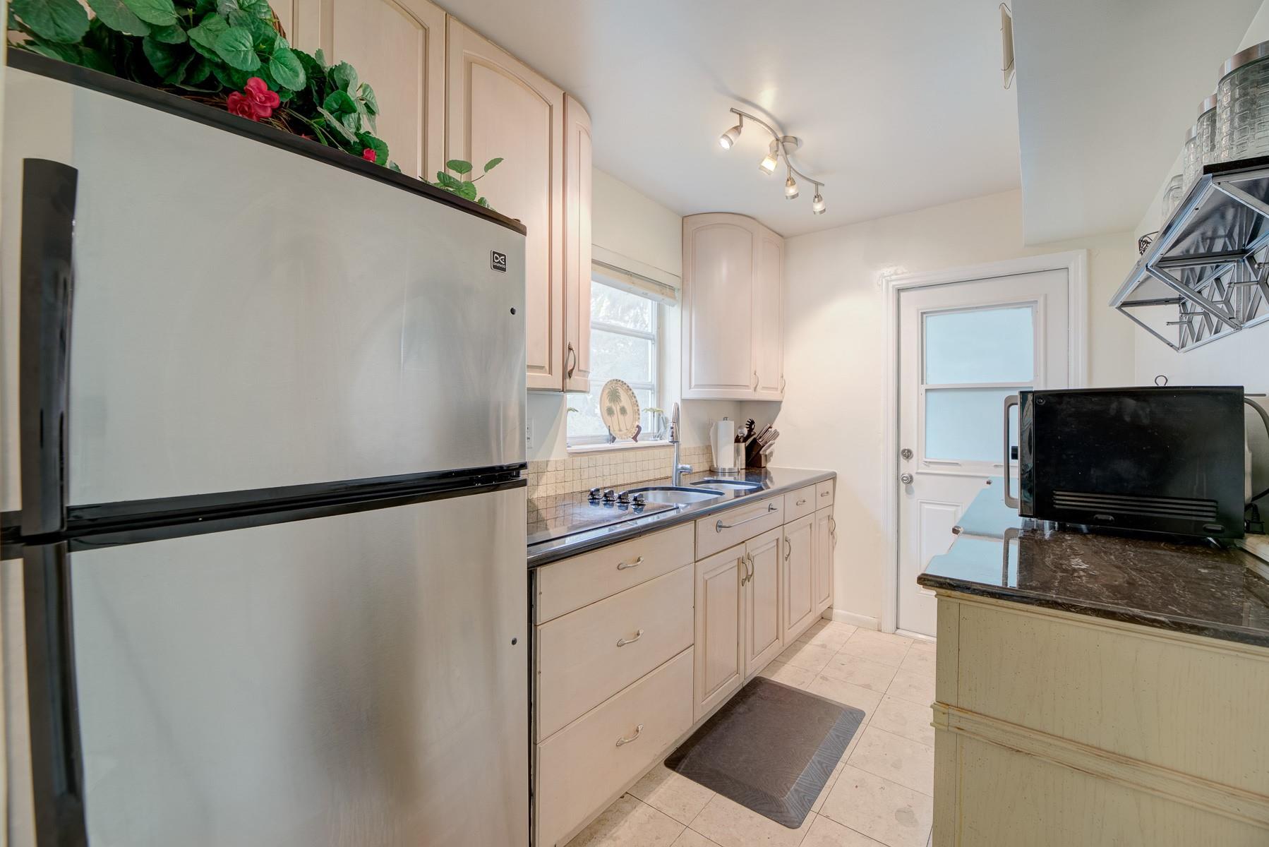 2404 NE 33rd Ave 6