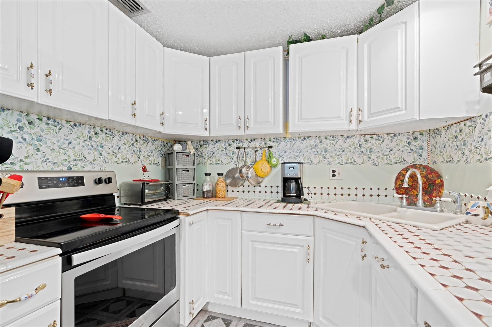 246 Seville Rd