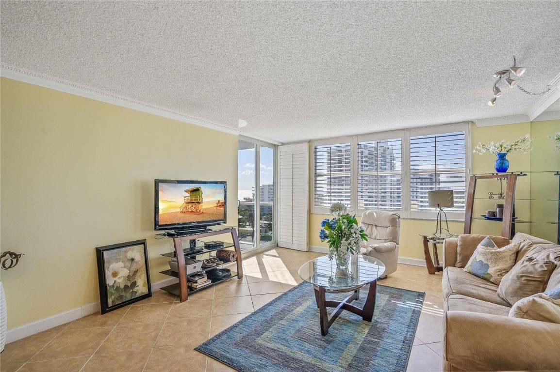 3015 N Ocean Blvd 10J