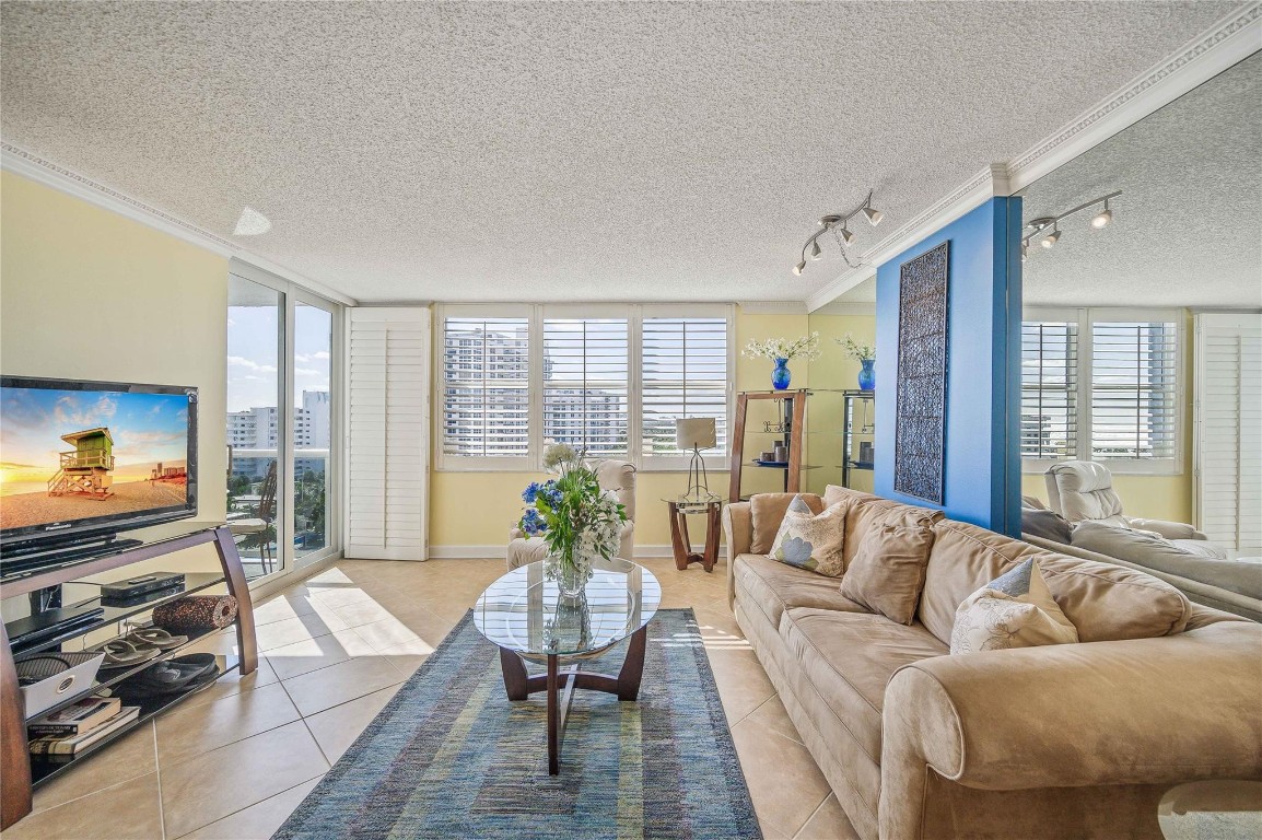 3015 N Ocean Blvd 10J