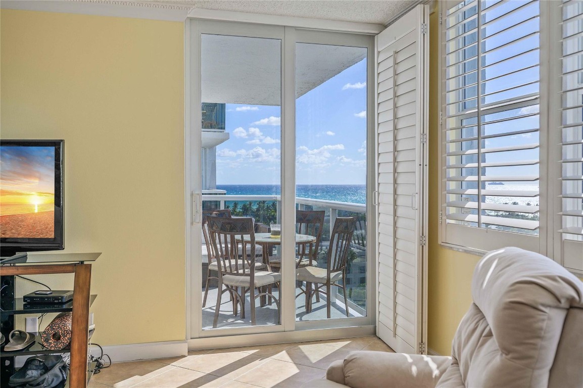 3015 N Ocean Blvd 10J