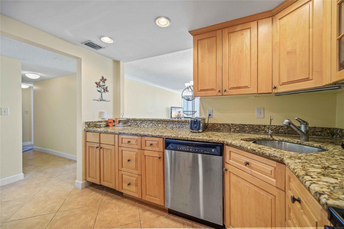 3015 N Ocean Blvd 10J