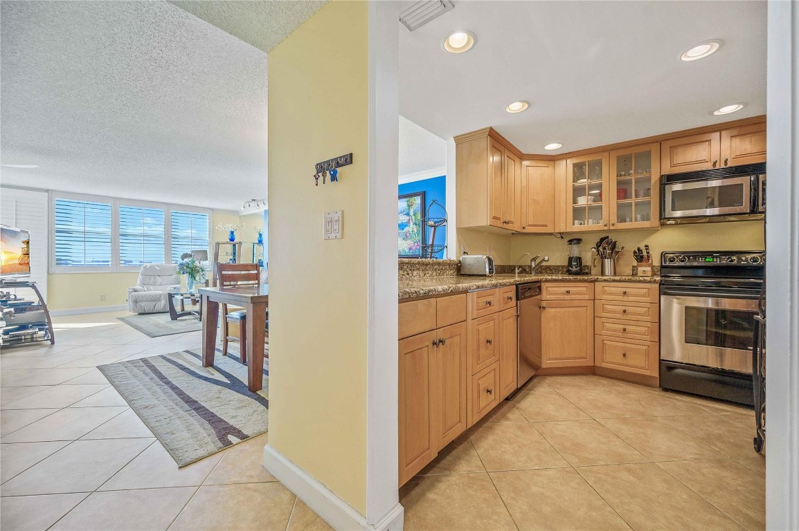 3015 N Ocean Blvd 10J