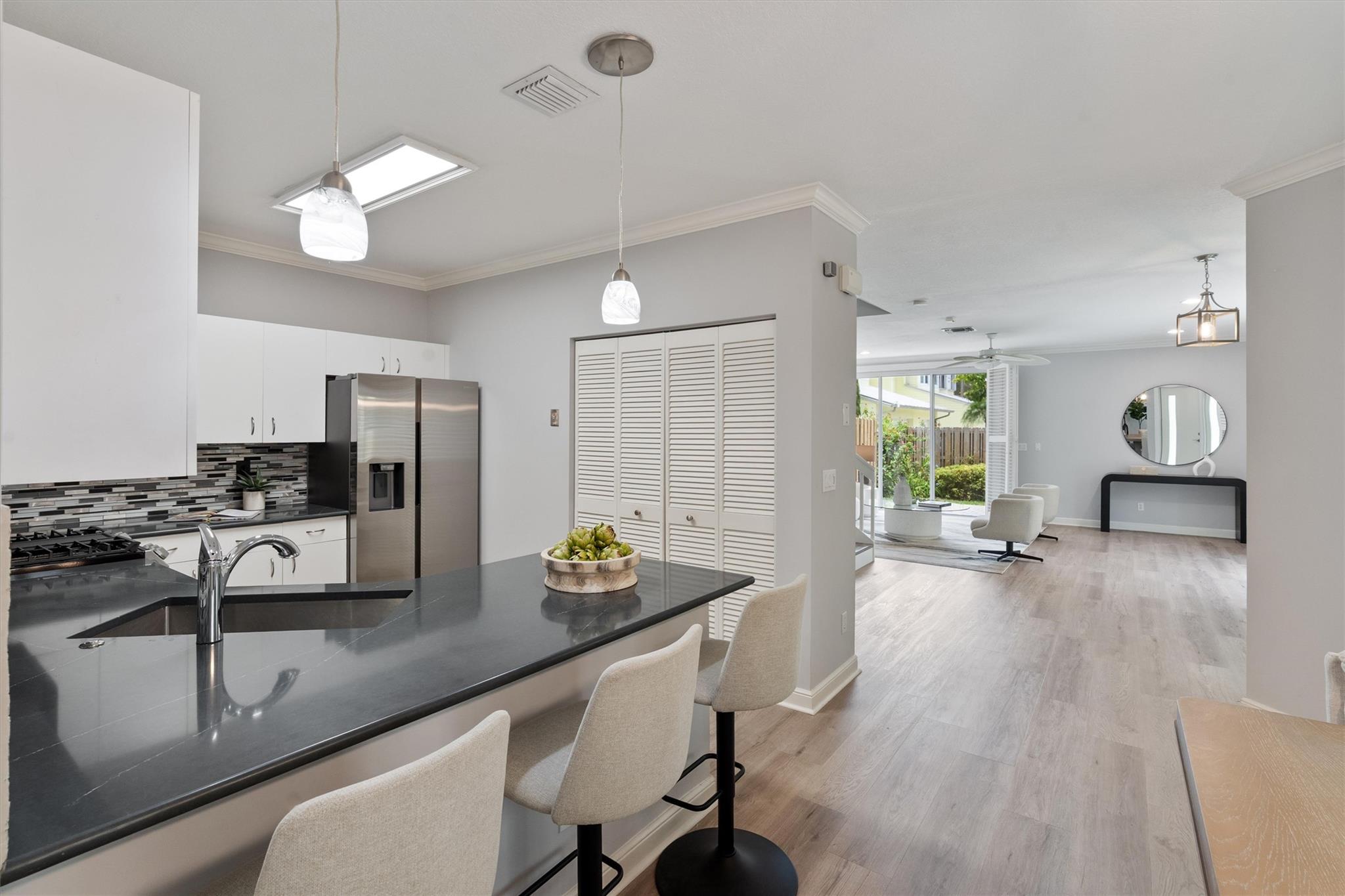 604 SW 8th Ave #2
