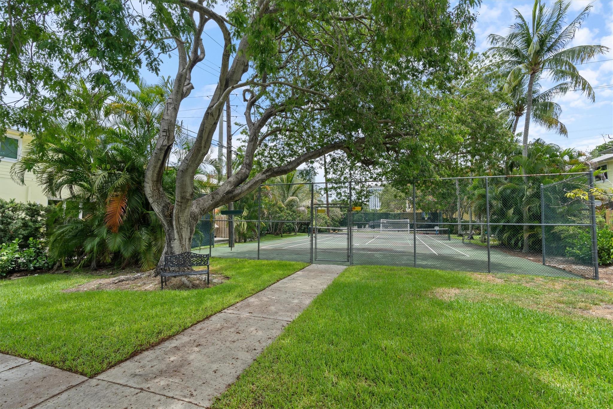 604 SW 8th Ave #2