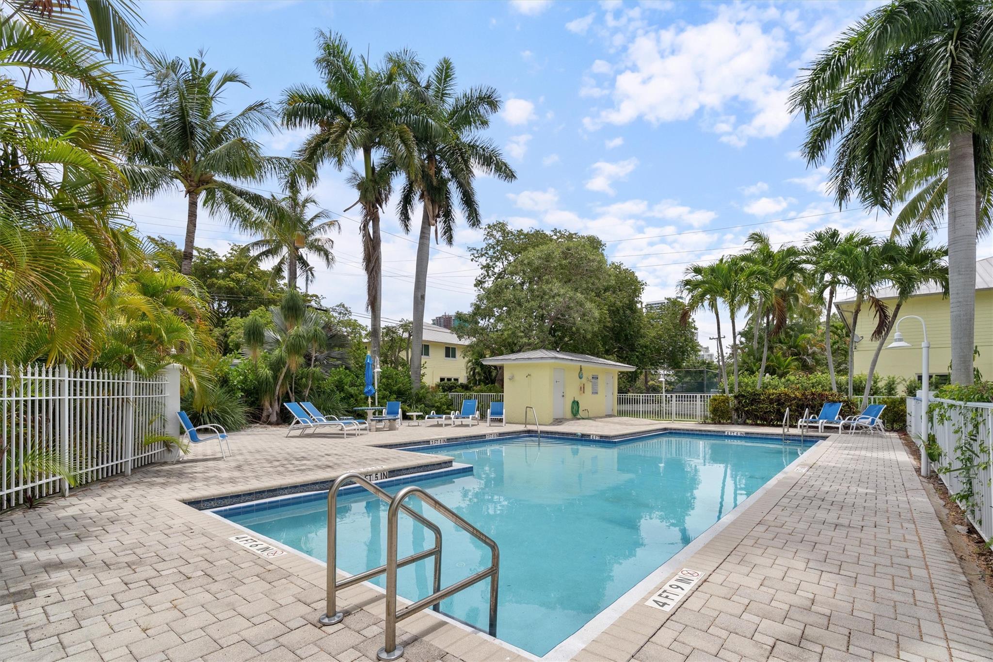 604 SW 8th Ave #2