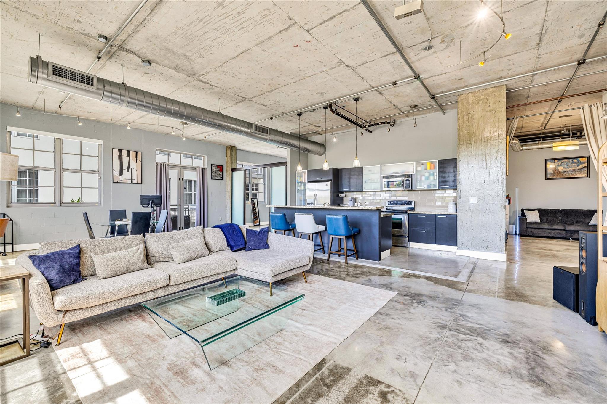 435 N Andrews Ave 301