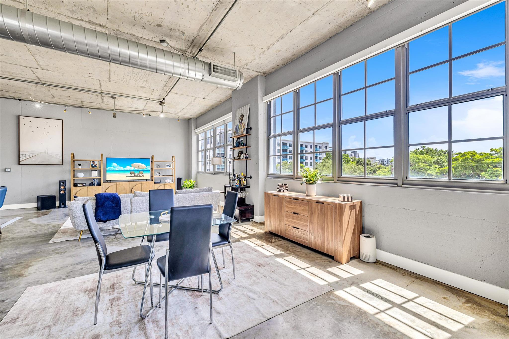 435 N Andrews Ave 301