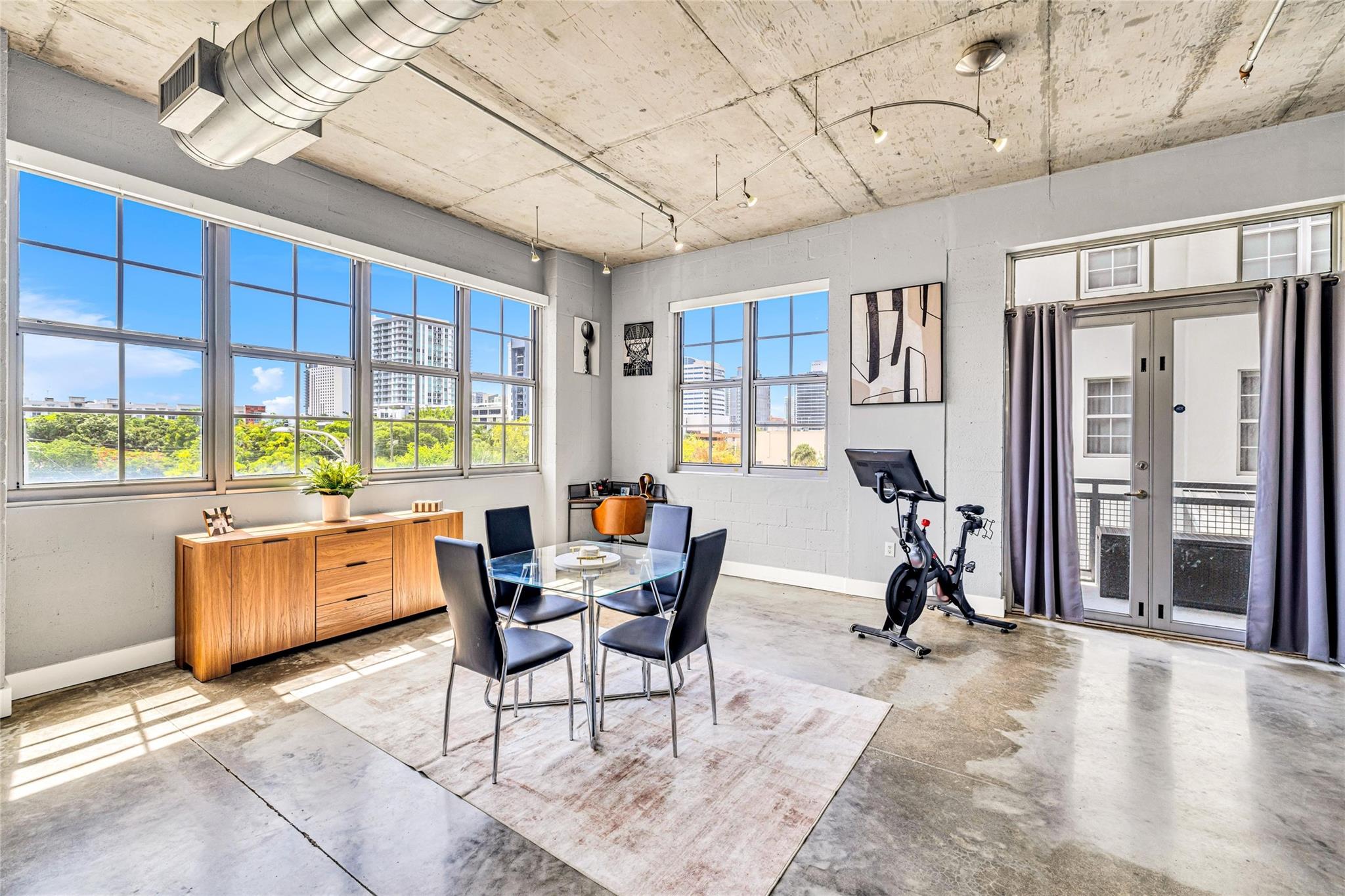 435 N Andrews Ave 301