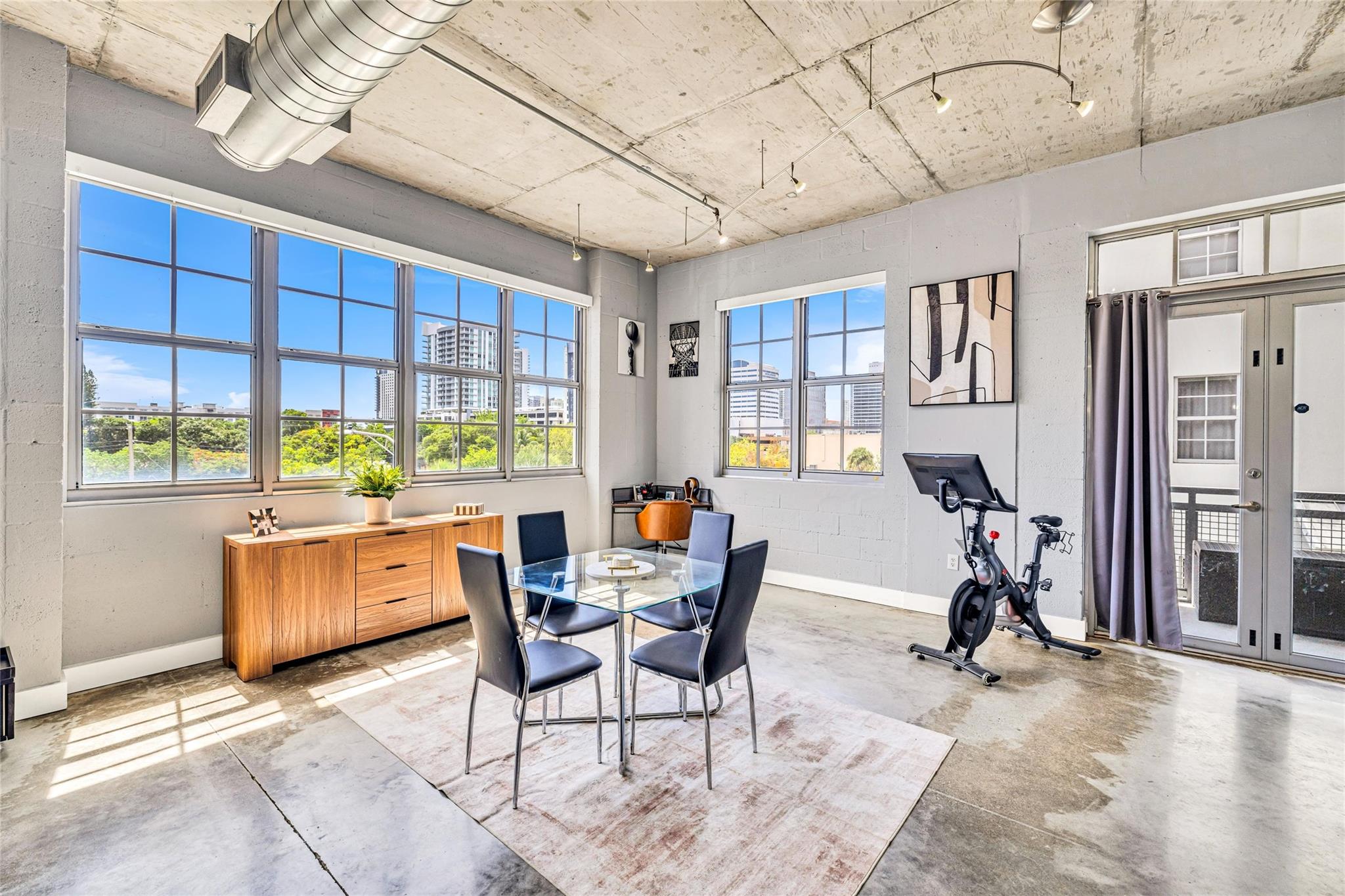 435 N Andrews Ave 301