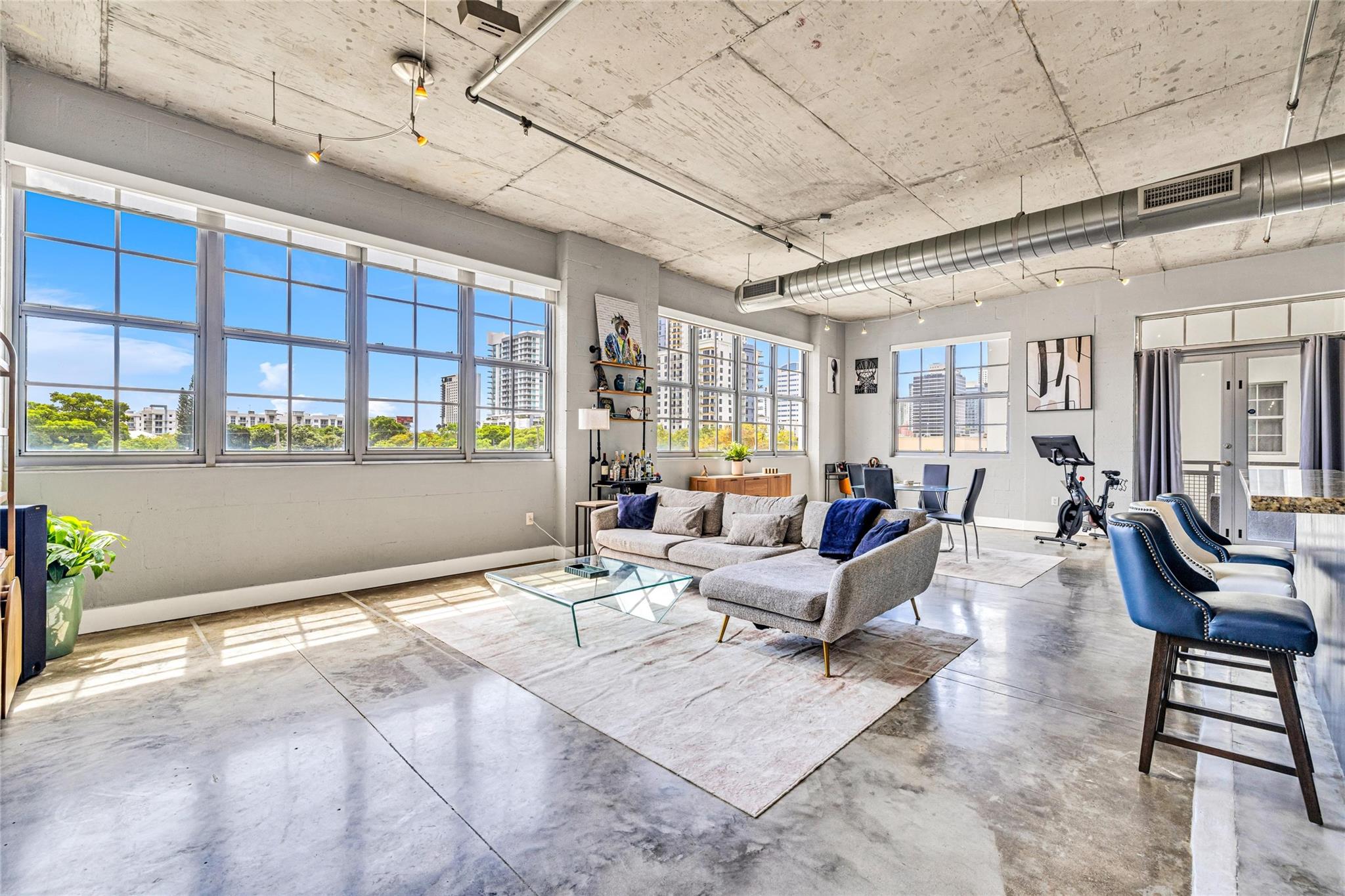 435 N Andrews Ave 301