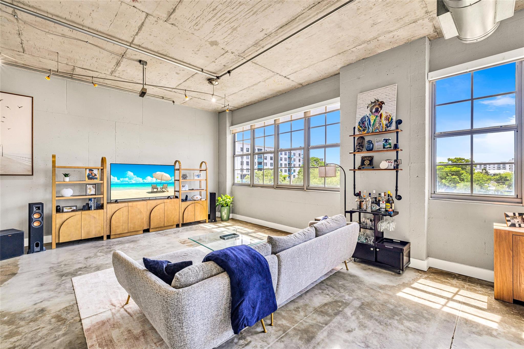 435 N Andrews Ave 301