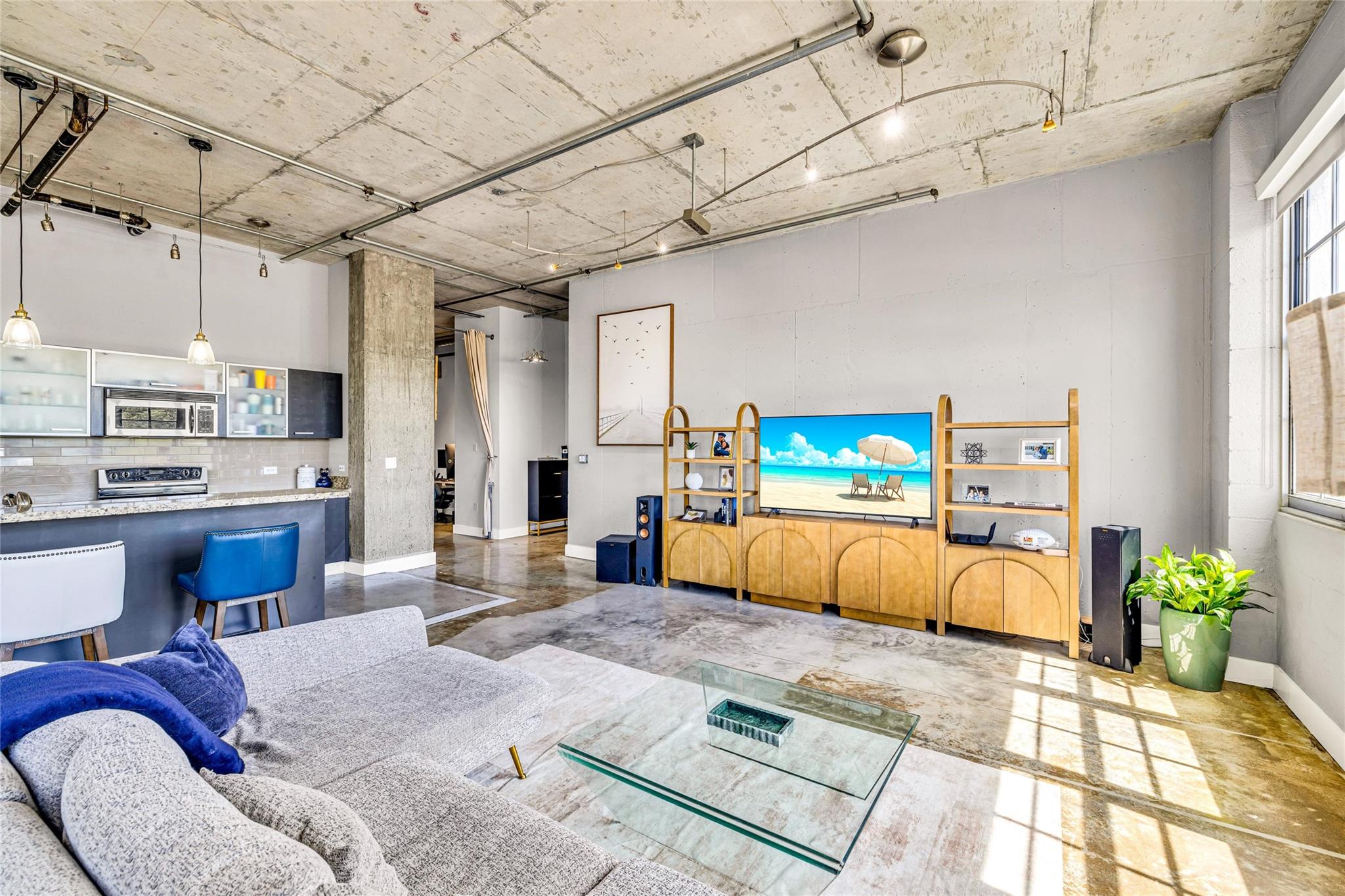 435 N Andrews Ave 301