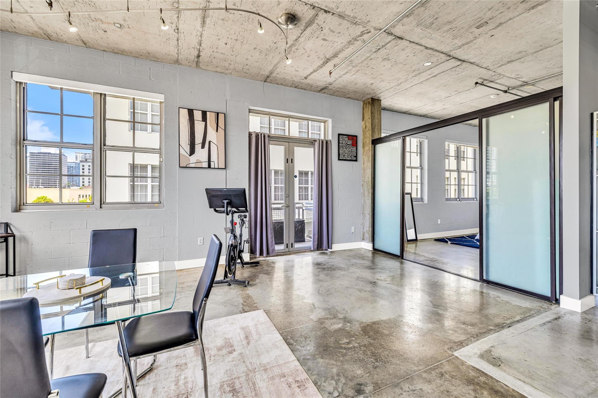 435 N Andrews Ave 301