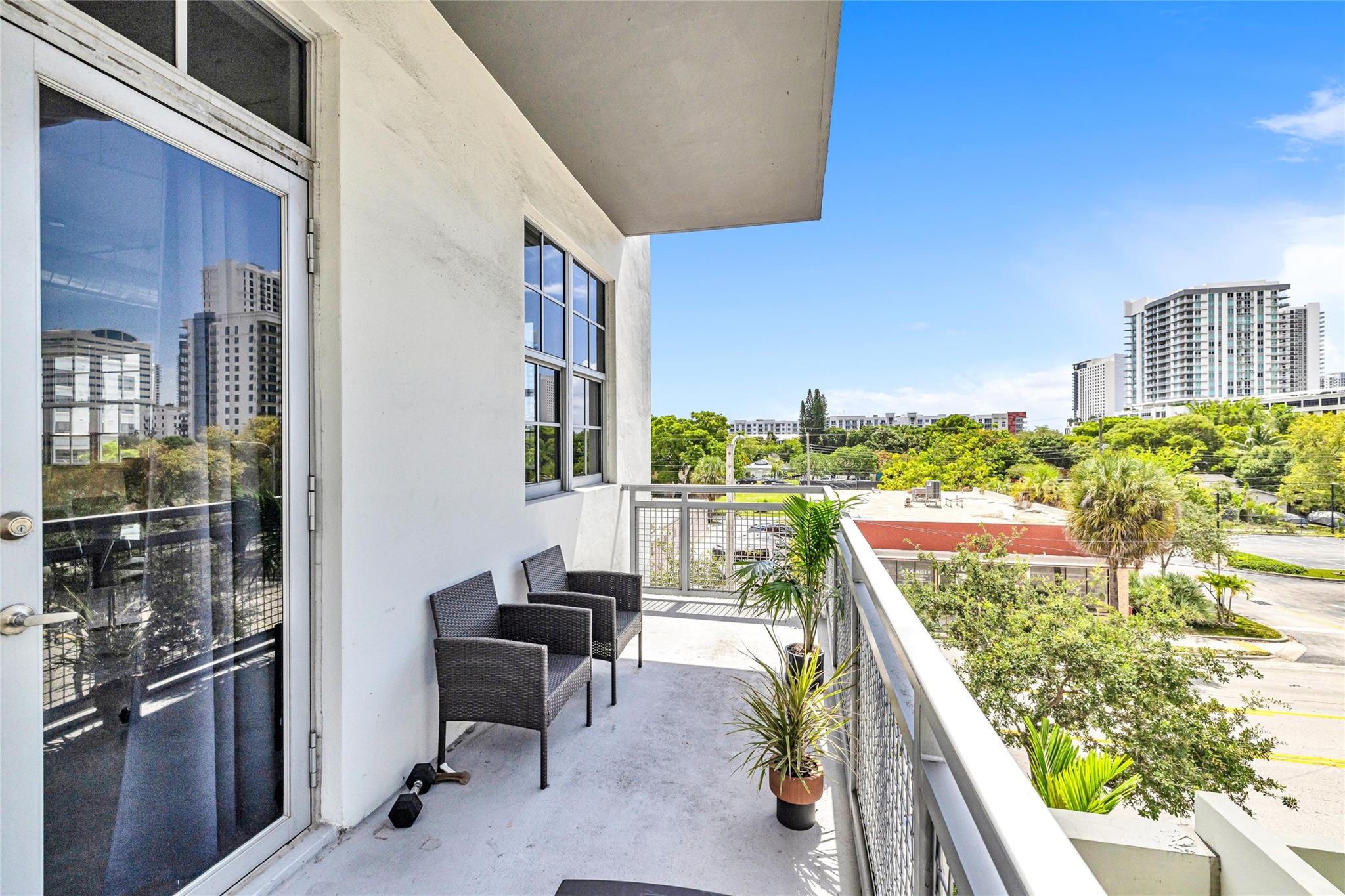 435 N Andrews Ave 301