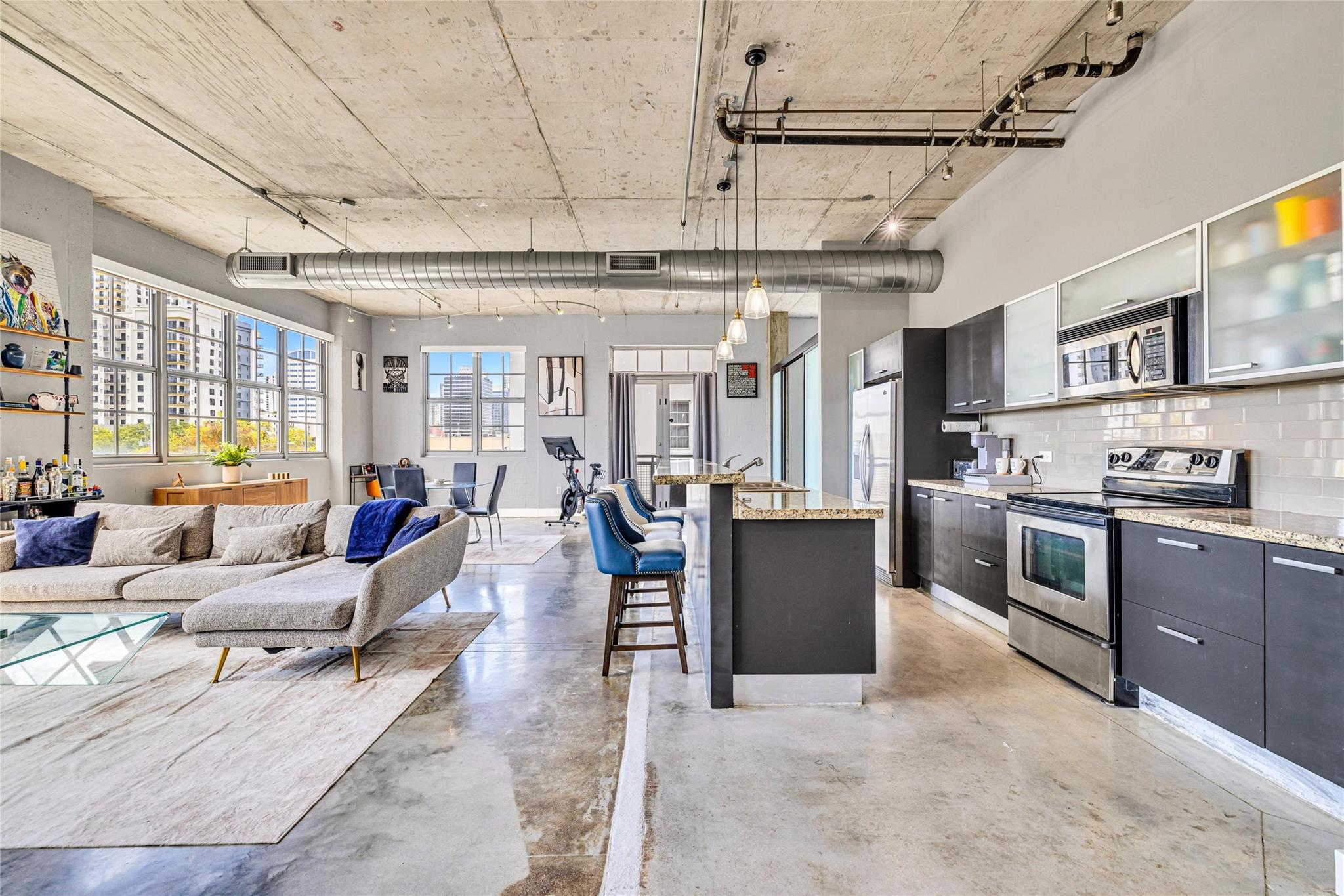 435 N Andrews Ave 301