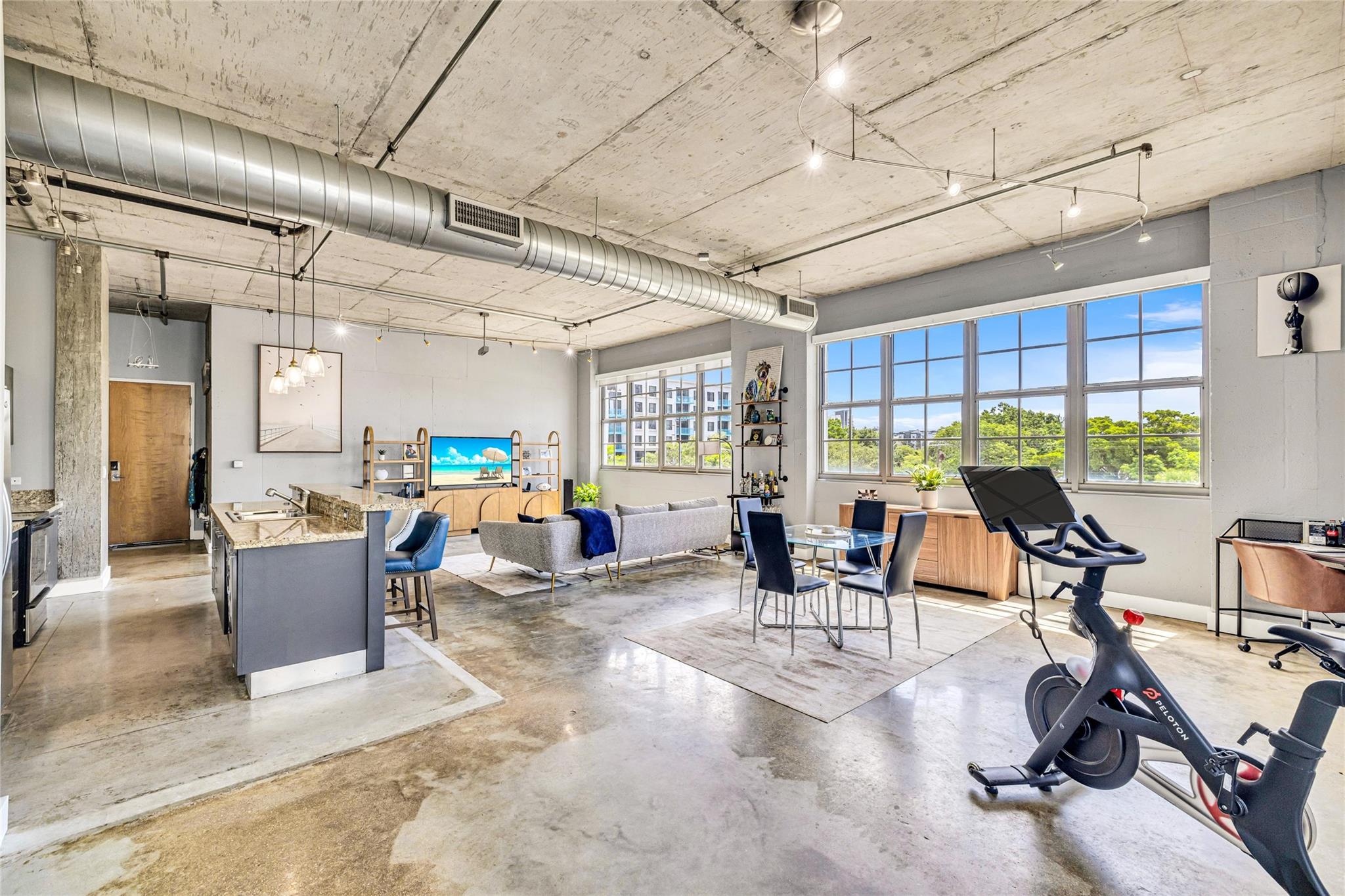 435 N Andrews Ave 301