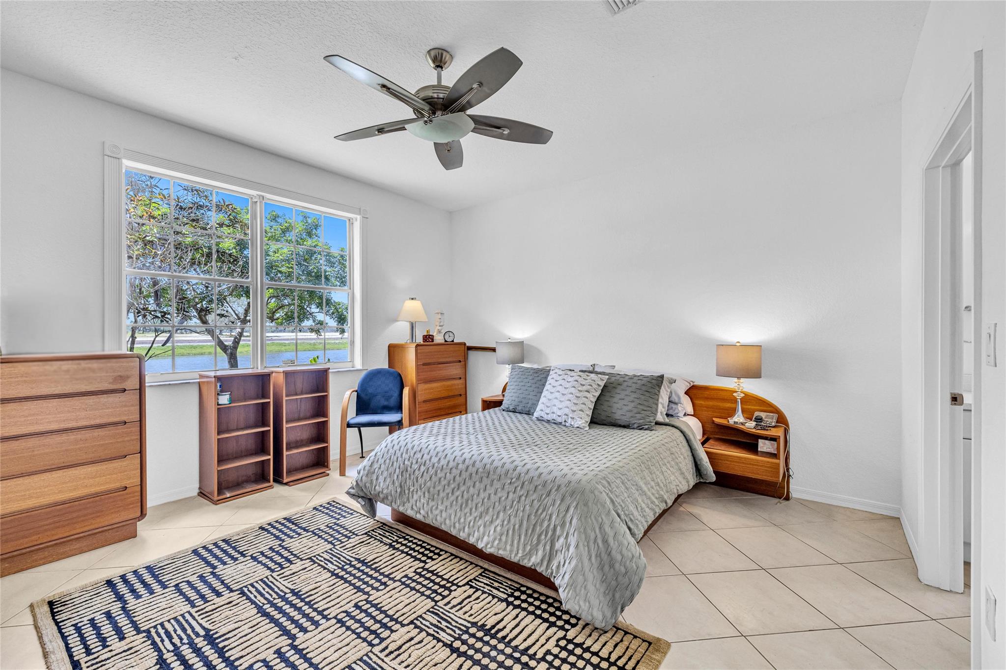 7951 S Aragon Blvd 3