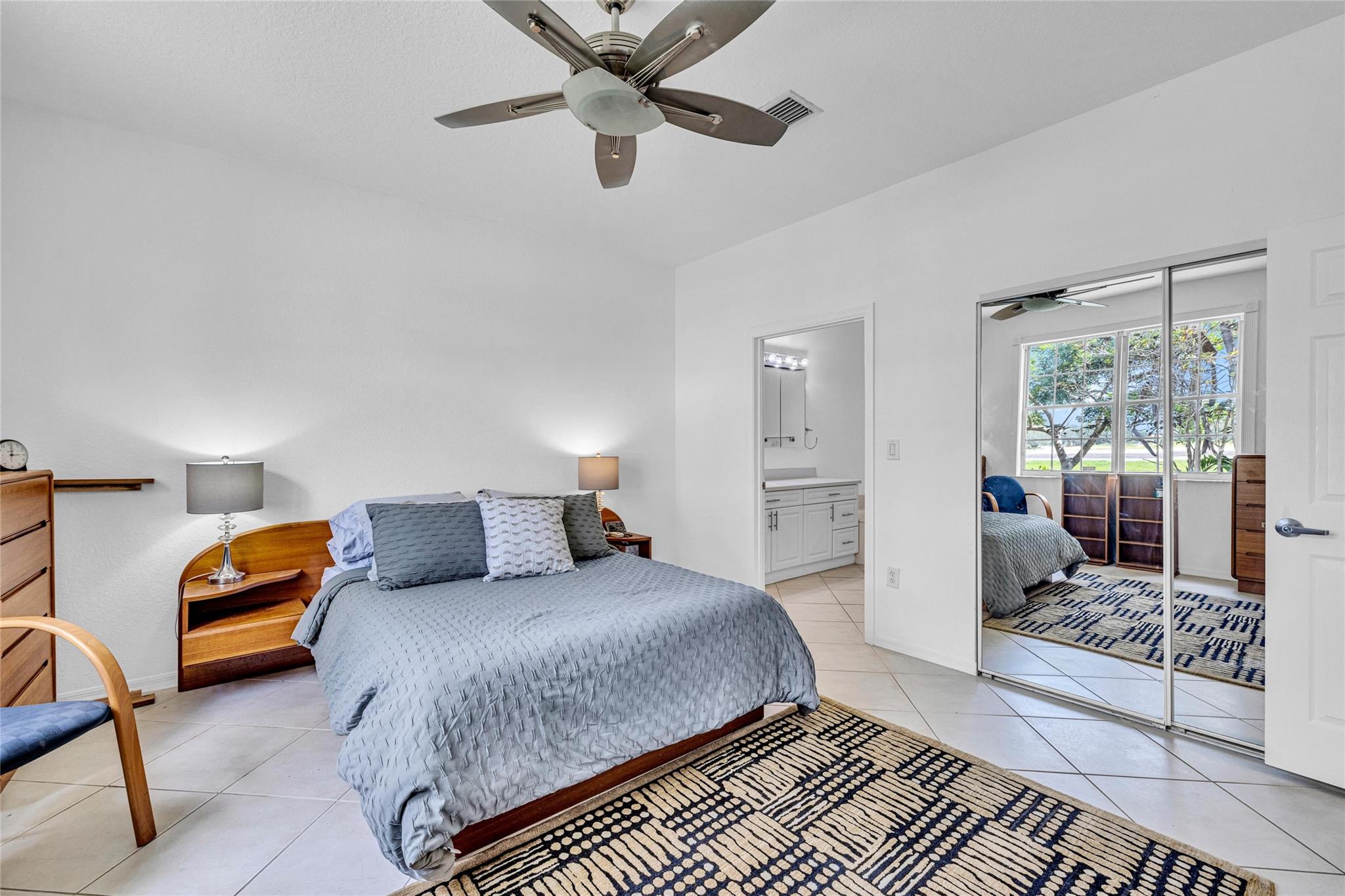 7951 S Aragon Blvd 3