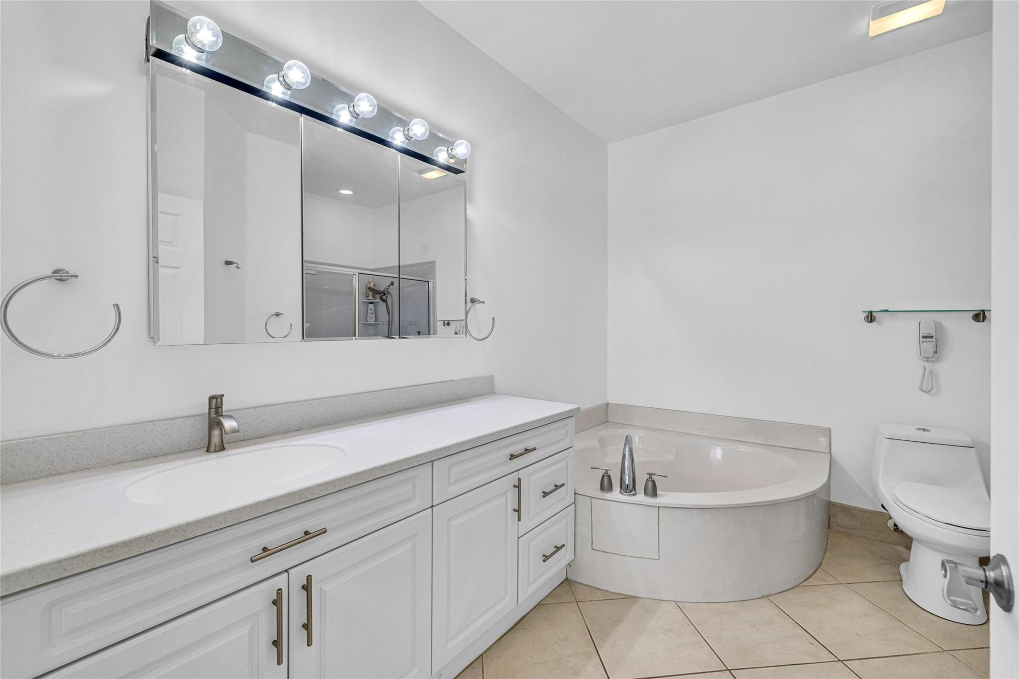 7951 S Aragon Blvd 3