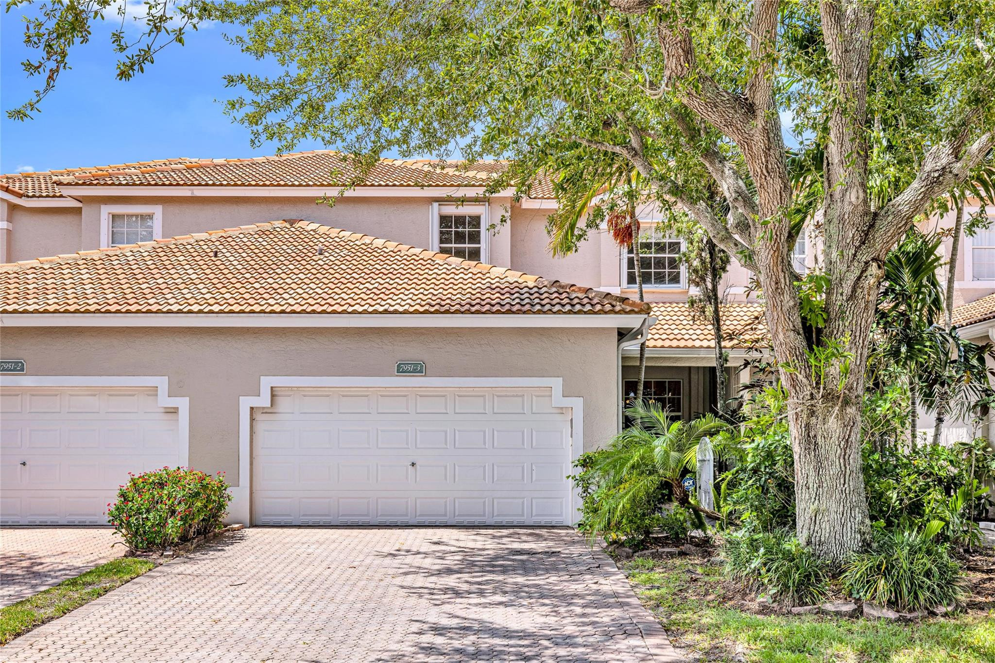 7951 S Aragon Blvd 3