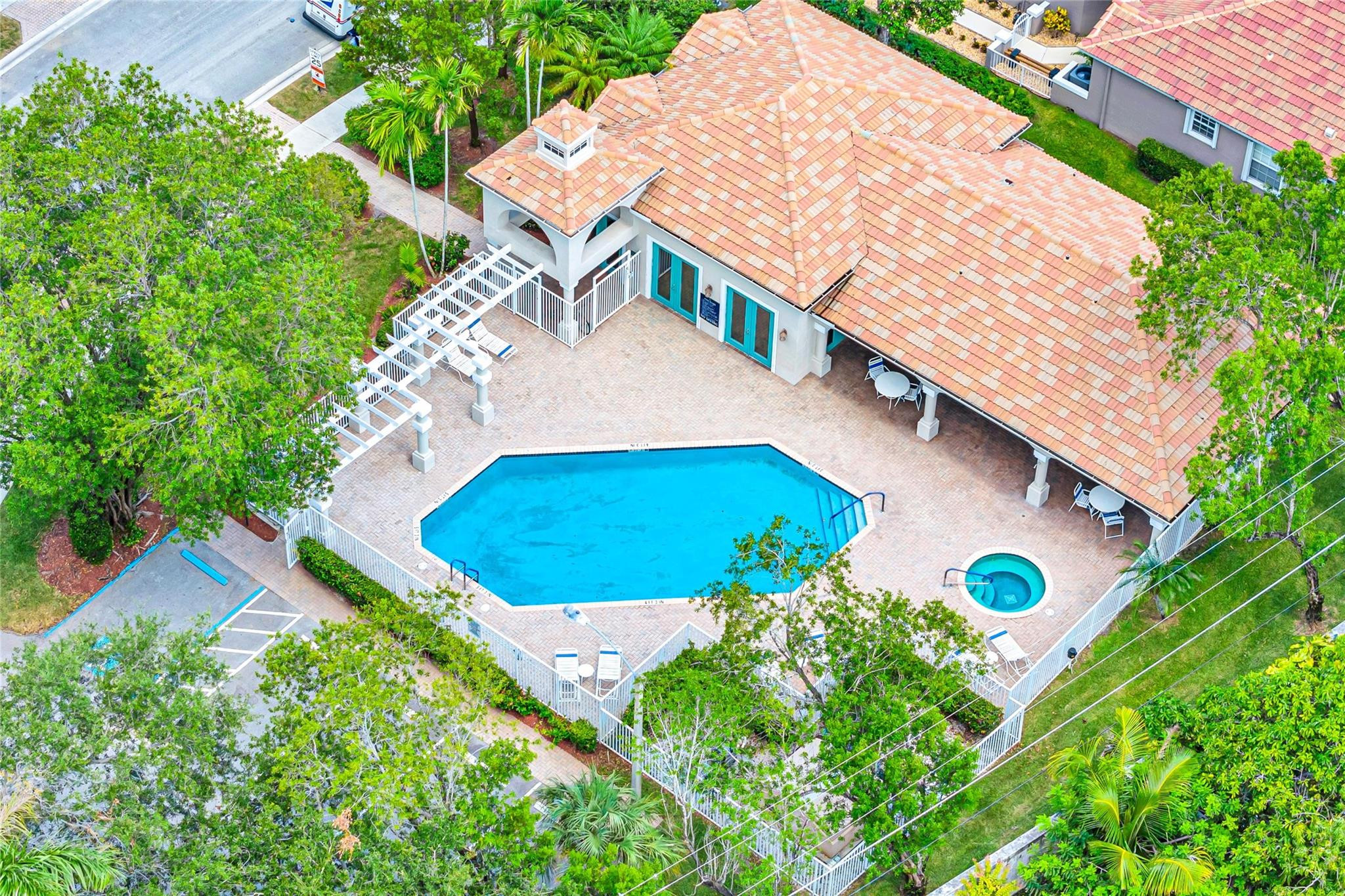 7951 S Aragon Blvd 3