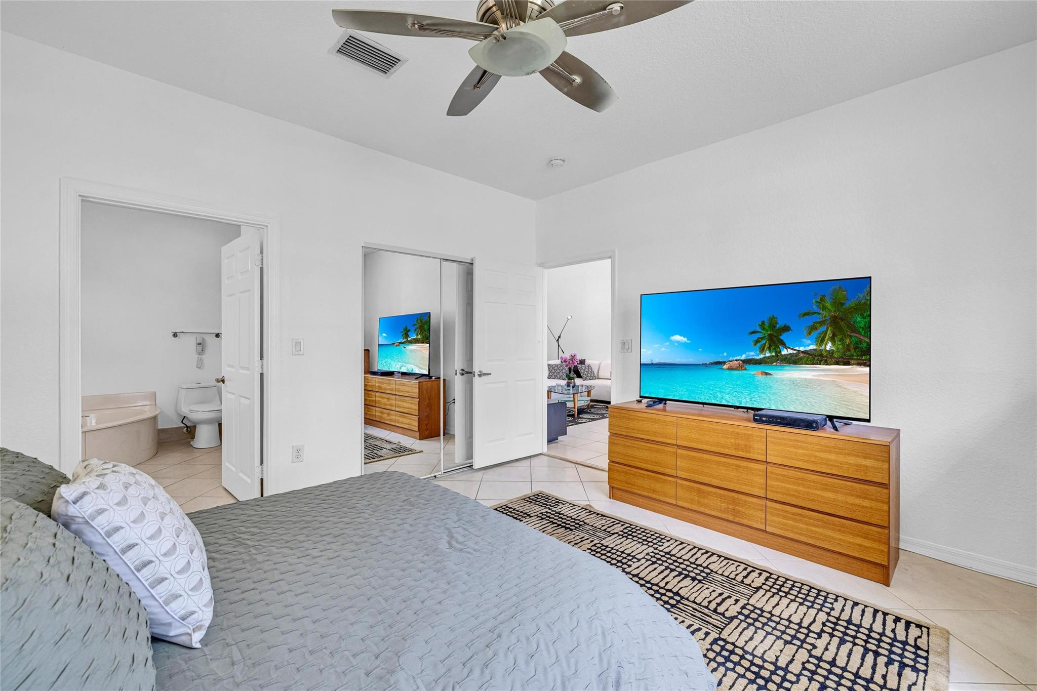 7951 S Aragon Blvd 3