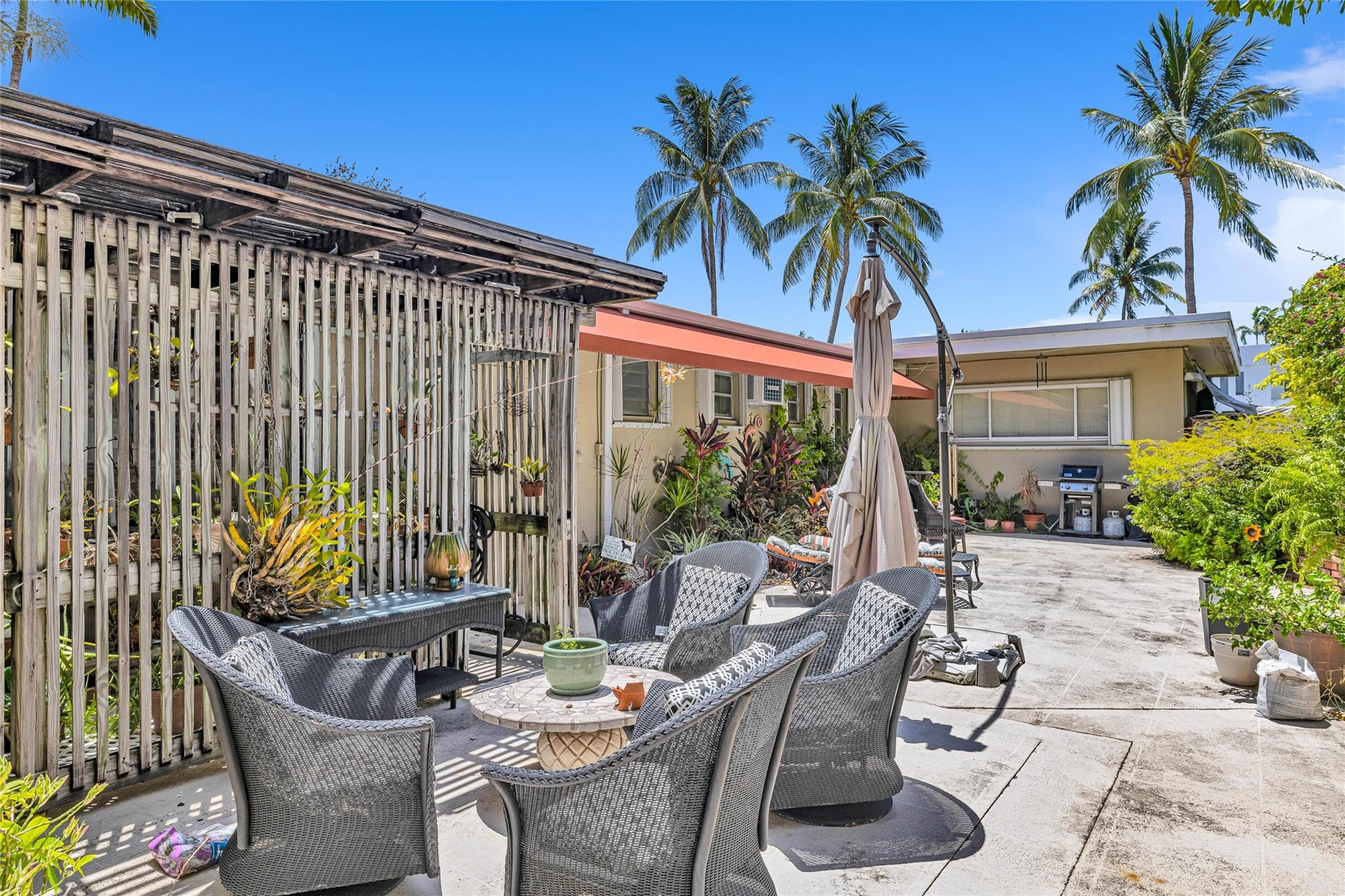 2518 Barcelona Dr
