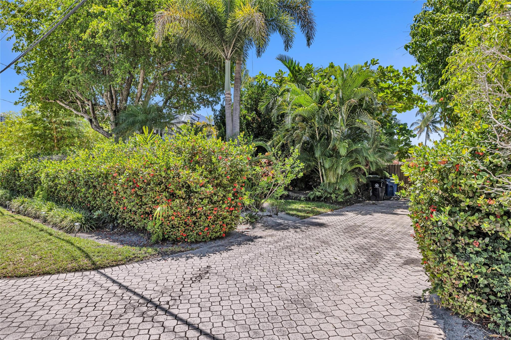 2518 Barcelona Dr