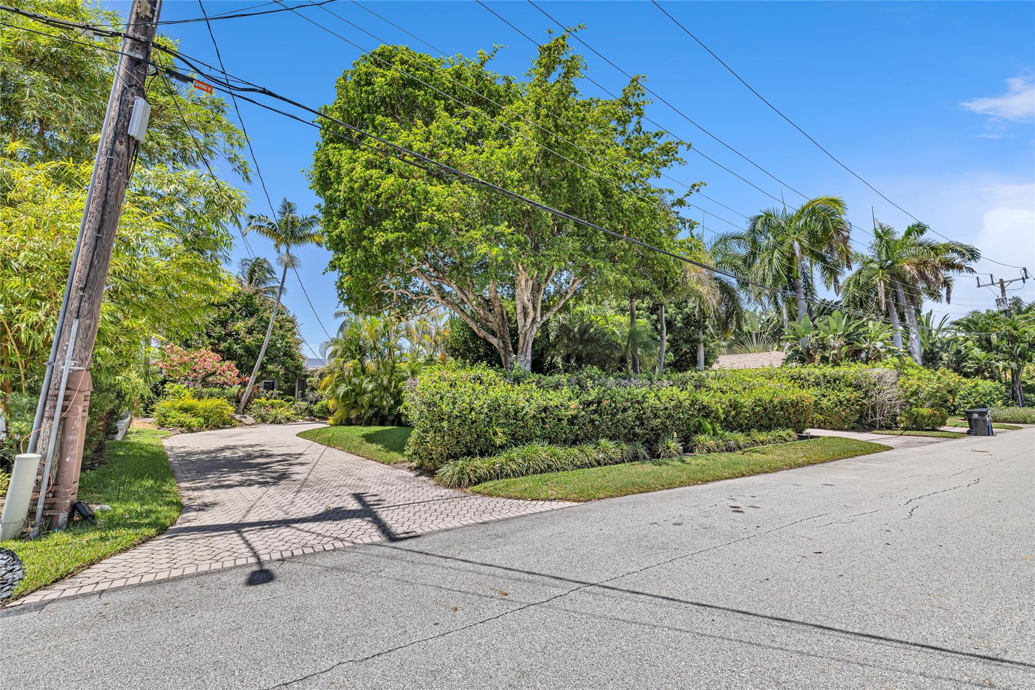 2518 Barcelona Dr
