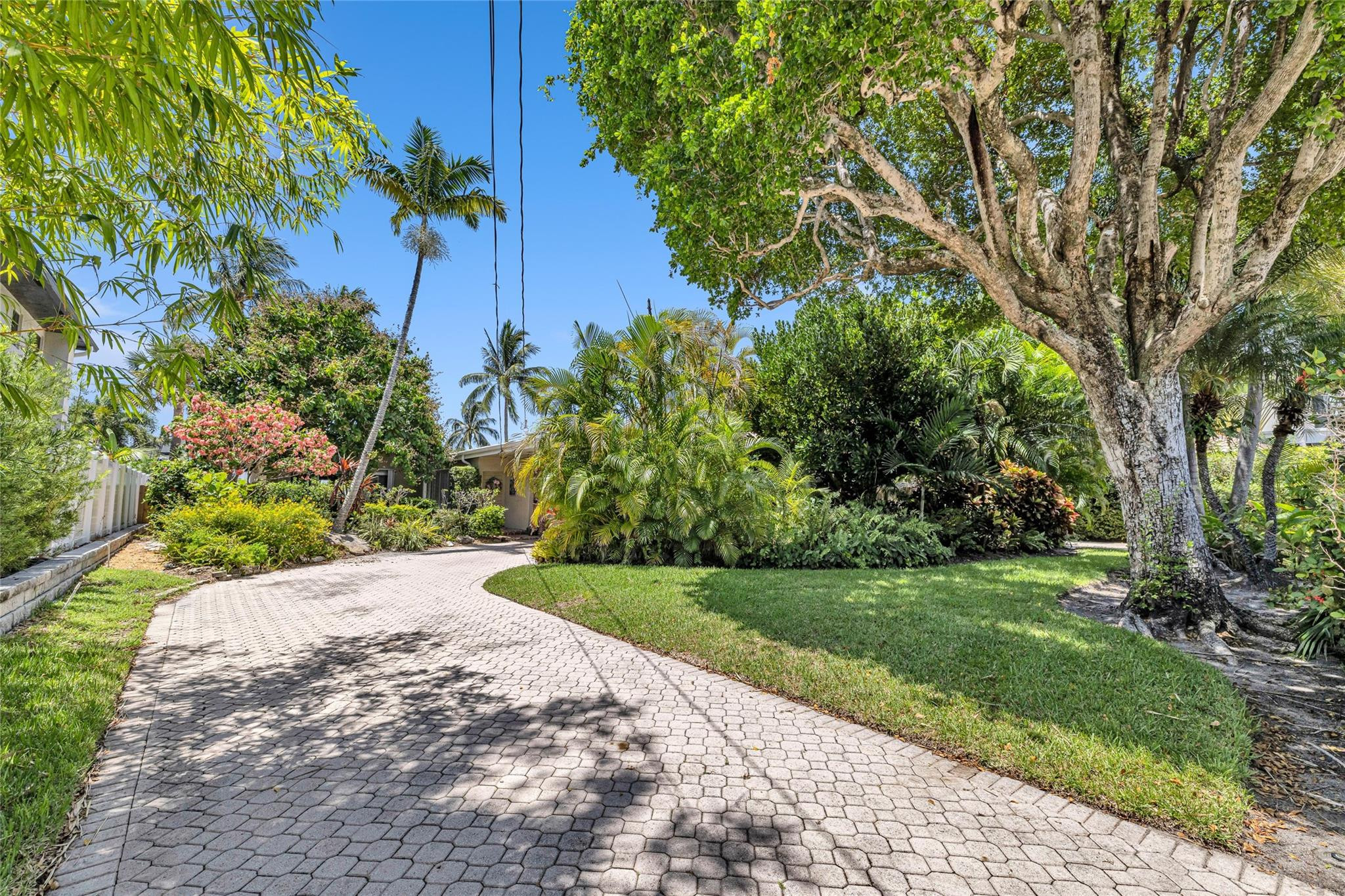 2518 Barcelona Dr
